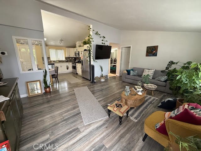 Temecula, California, 92592, United States, 6 Bedrooms Bedrooms, ,4 BathroomsBathrooms,Residential,For Sale,2035753