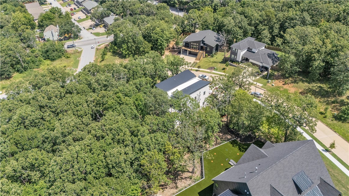 Fayetteville, Arkansas, 72703, United States, 4 Bedrooms Bedrooms, ,5 BathroomsBathrooms,Residential,For Sale,1902813