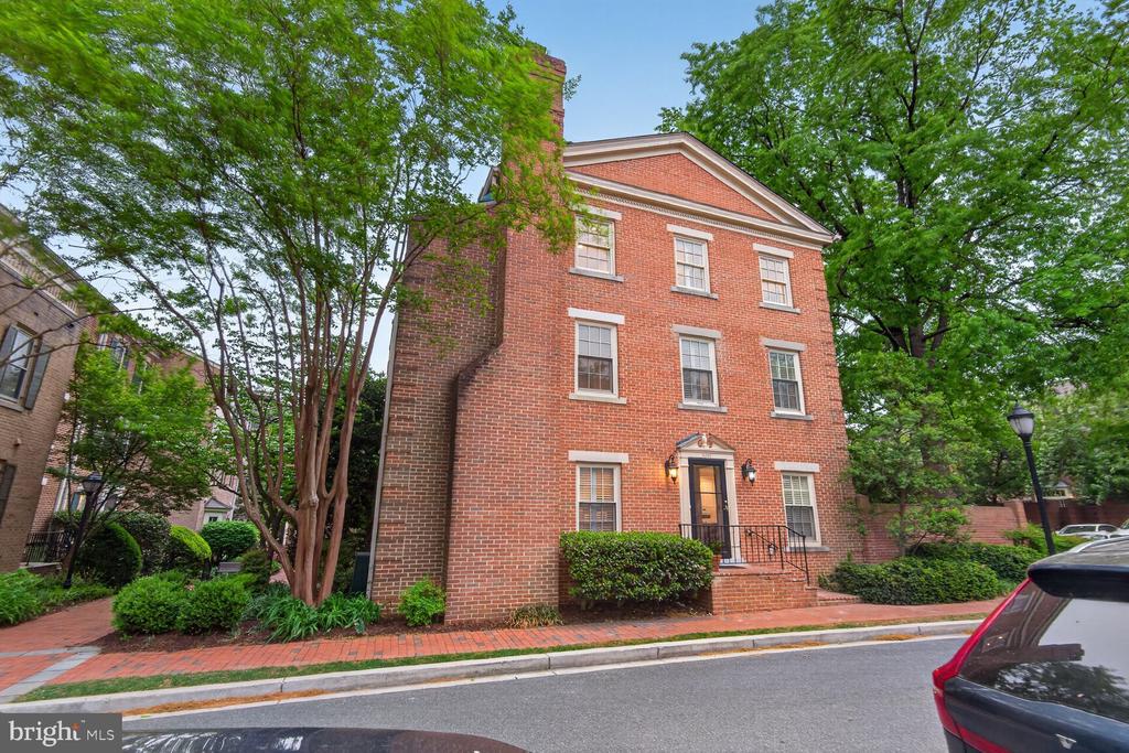 Washington, District of Columbia, 20016, United States, 4 Bedrooms Bedrooms, ,5 BathroomsBathrooms,Residential,For Sale,2039839