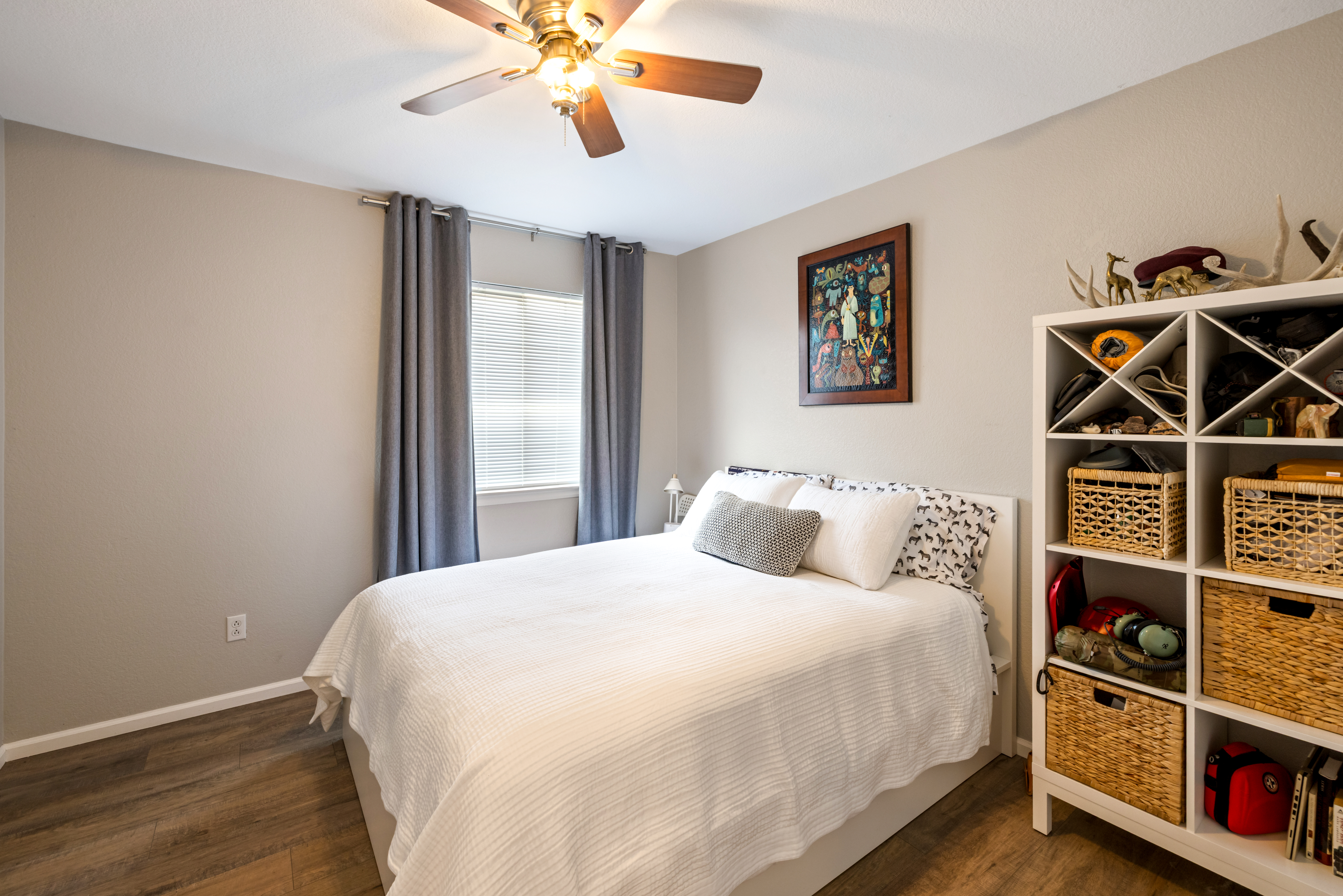  Thoughtfully maintained + beautifully updated, this Highlands Ranch home - 物件實景