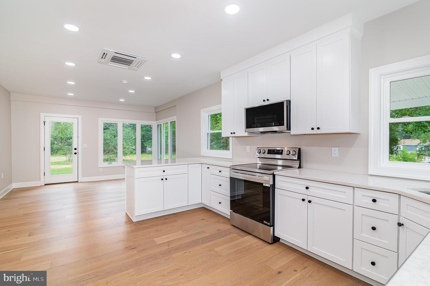 Harrisburg, Pennsylvania, 17112, United States, 5 Bedrooms Bedrooms, ,3 BathroomsBathrooms,Residential,For Sale,1890402