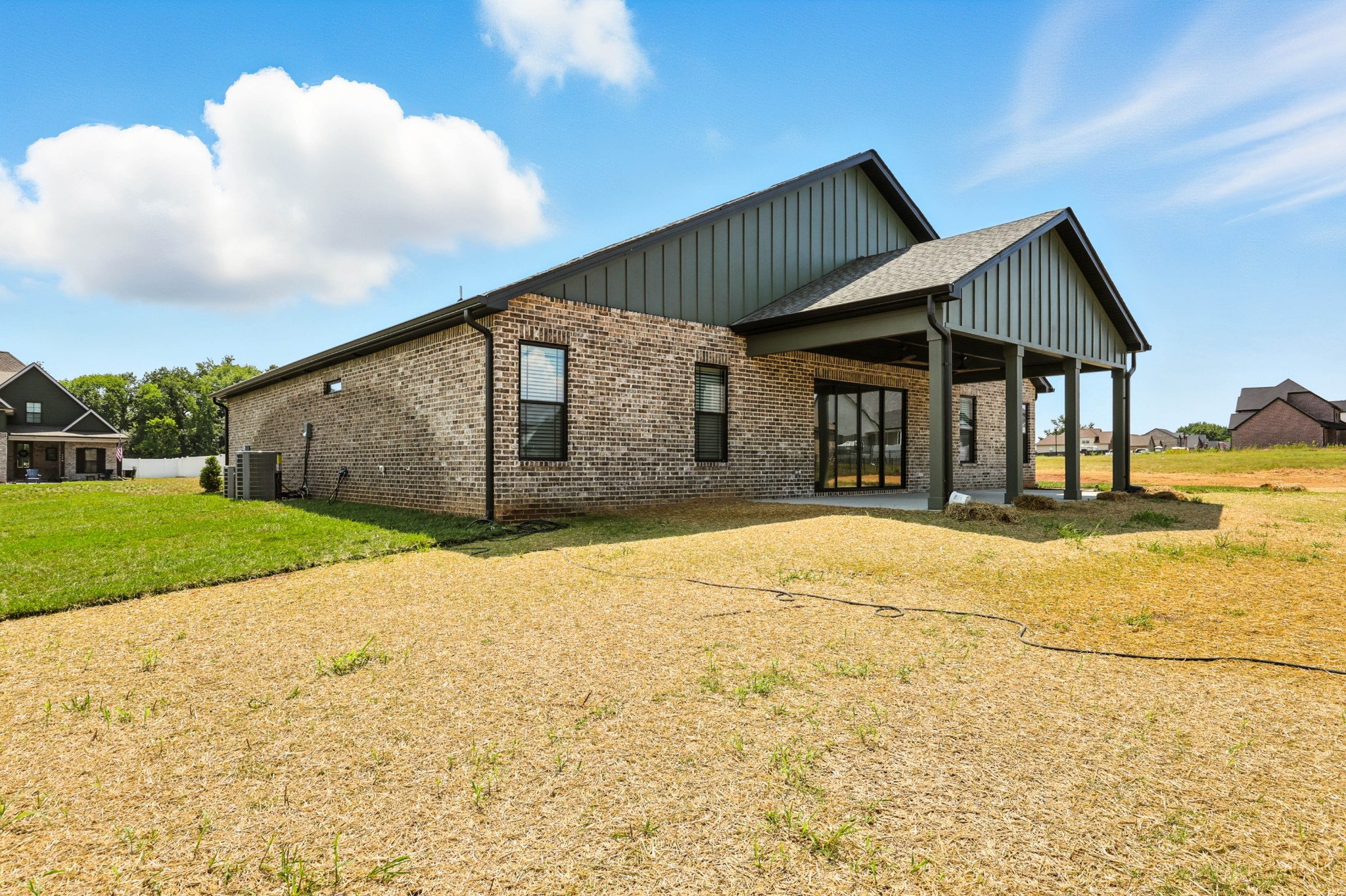Clarksville, Tennessee, 37043, United States, 4 Bedrooms Bedrooms, ,3 BathroomsBathrooms,Residential,For Sale,1935705