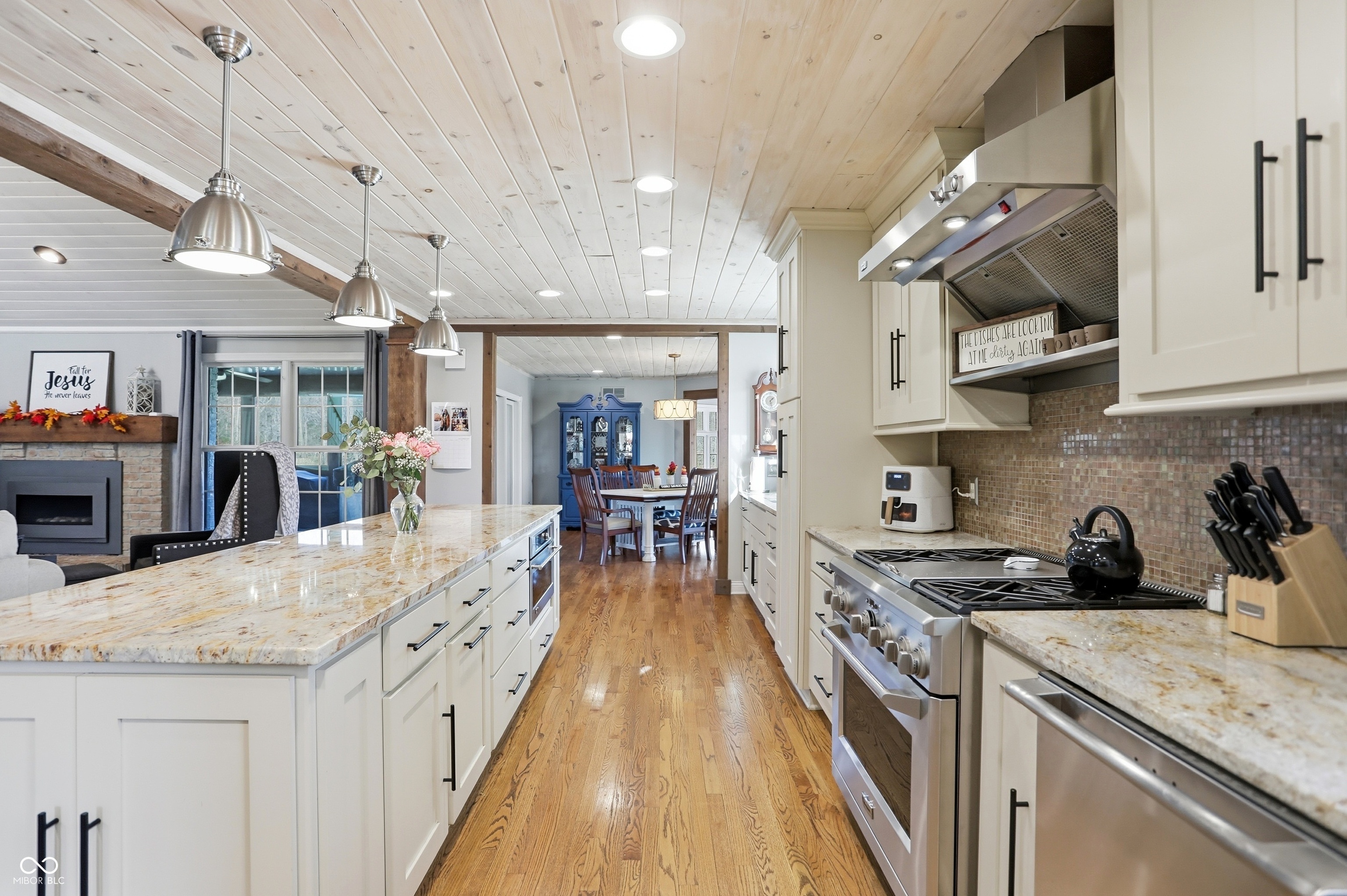 Bargersville, Indiana, 46106, United States, 5 Bedrooms Bedrooms, ,6 BathroomsBathrooms,Residential,For Sale,1992401