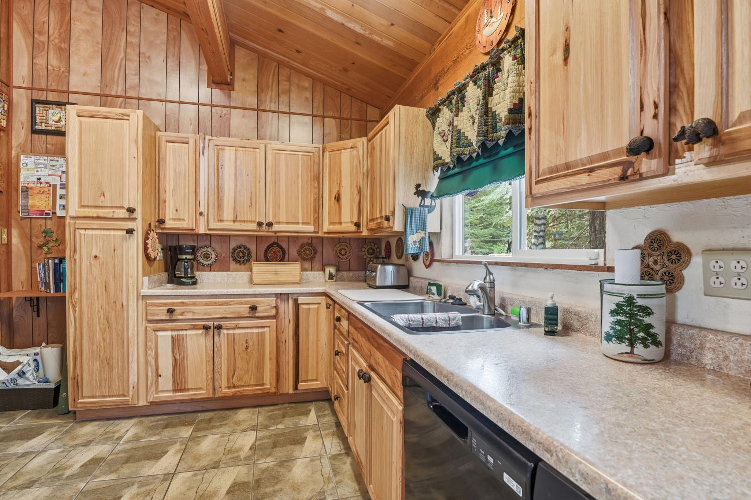 Tahoma, California, 96142, United States, 4 Bedrooms Bedrooms, ,2 BathroomsBathrooms,Residential,For Sale,2003437