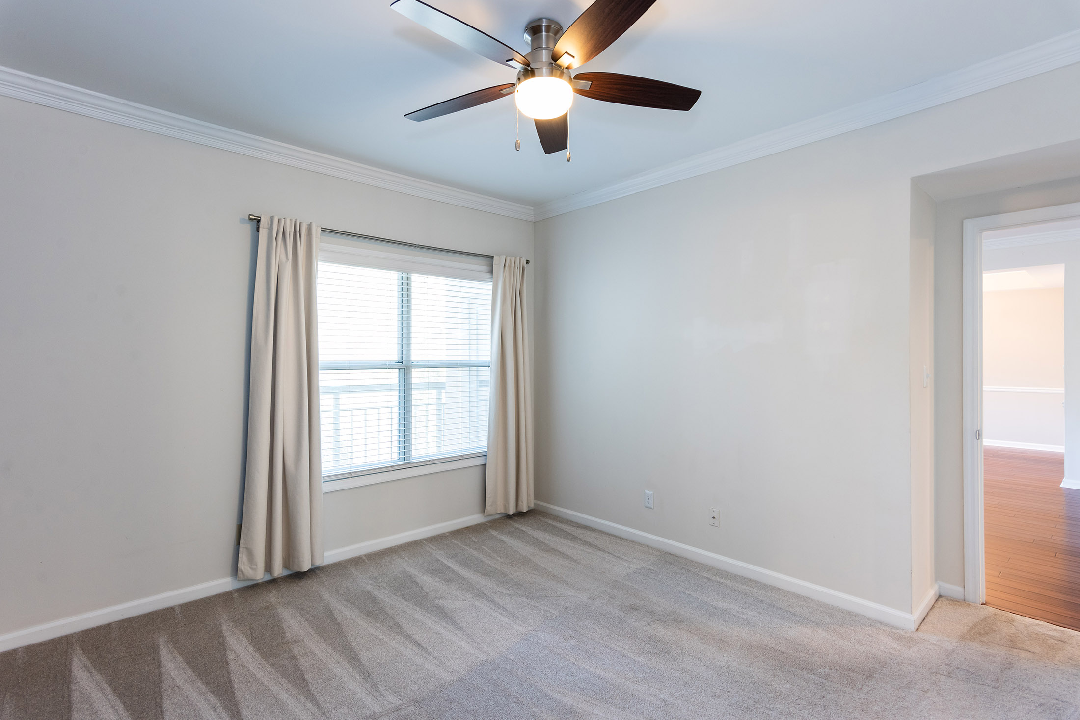  Spacious Corner Unit Condo in Resort-Style Community - 物件實景