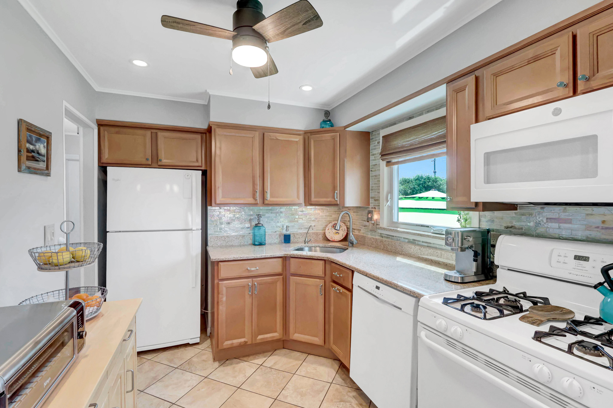  202 N Kings Avenue, Massapequa, NY, 11758 - 物件實景