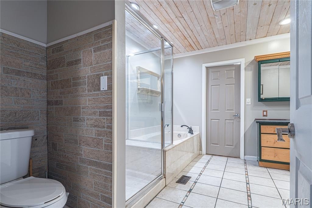 Edwardsville, Illinois, 62025, United States, 5 Bedrooms Bedrooms, ,4 BathroomsBathrooms,Residential,For Sale,1975622