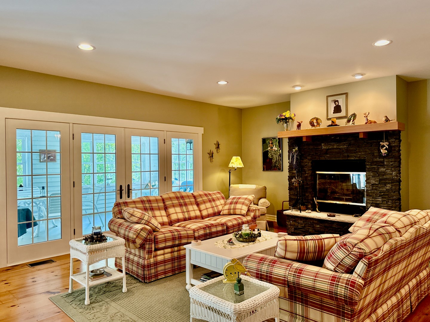 Hawley, Pennsylvania, 18428, United States, 3 Bedrooms Bedrooms, ,4 BathroomsBathrooms,Residential,For Sale,1846687