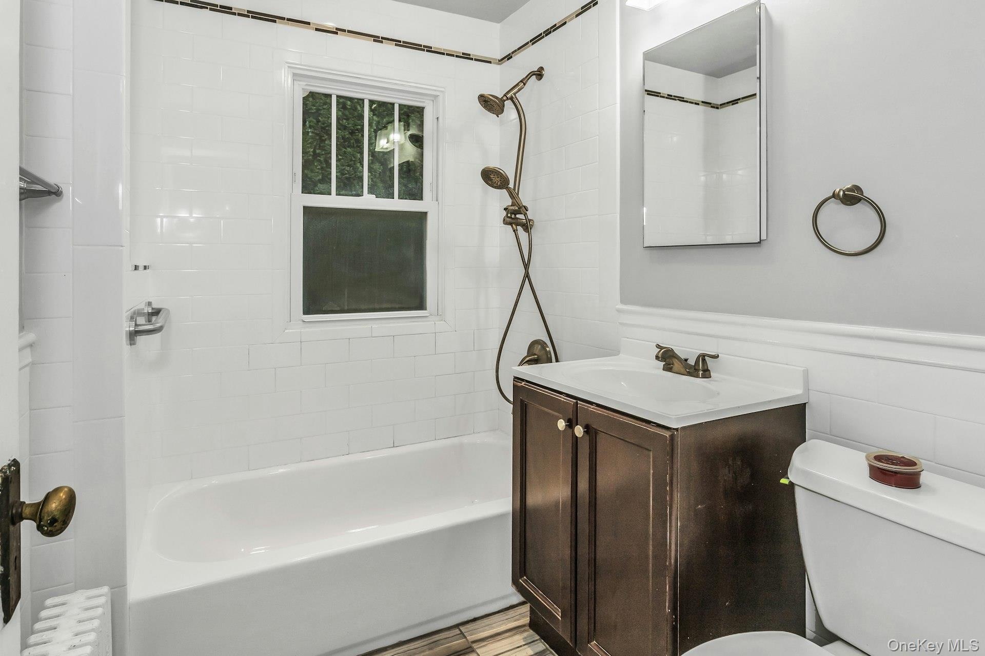 Northport, New York, 11768, United States, 2 Bedrooms Bedrooms, ,1 BathroomBathrooms,Residential,For Sale,1987614