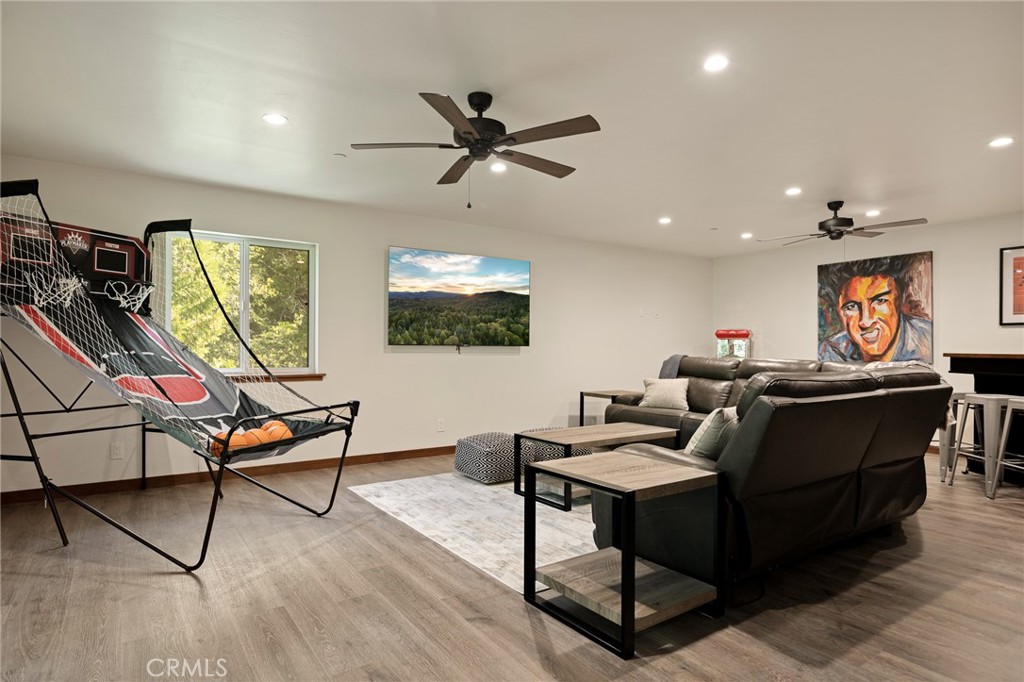 Lake Arrowhead, California, 92352, United States, 4 Bedrooms Bedrooms, ,5 BathroomsBathrooms,Residential,For Sale,1989465