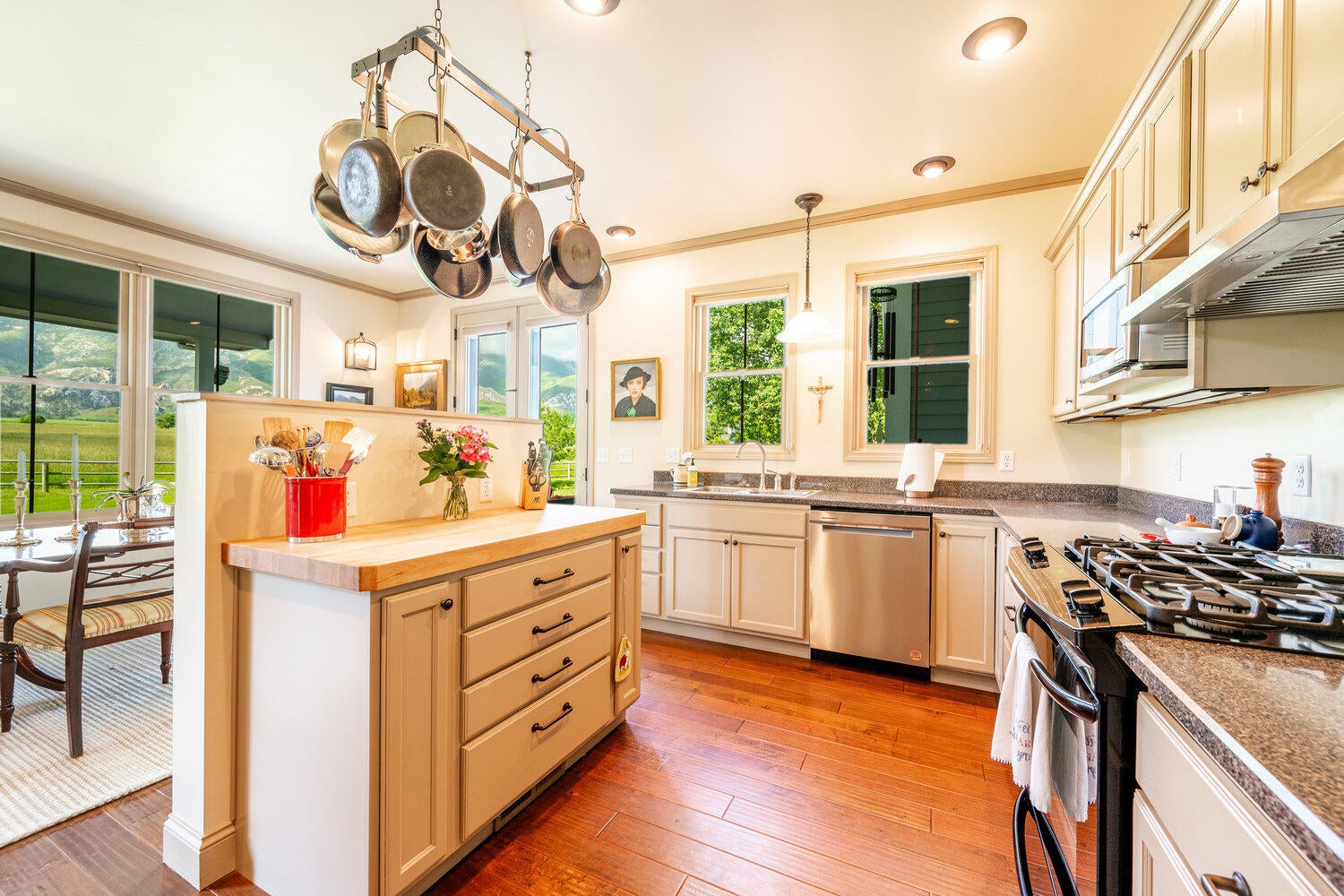 Big Horn, Wyoming, 82833, United States, 3 Bedrooms Bedrooms, ,4 BathroomsBathrooms,Residential,For Sale,2011301