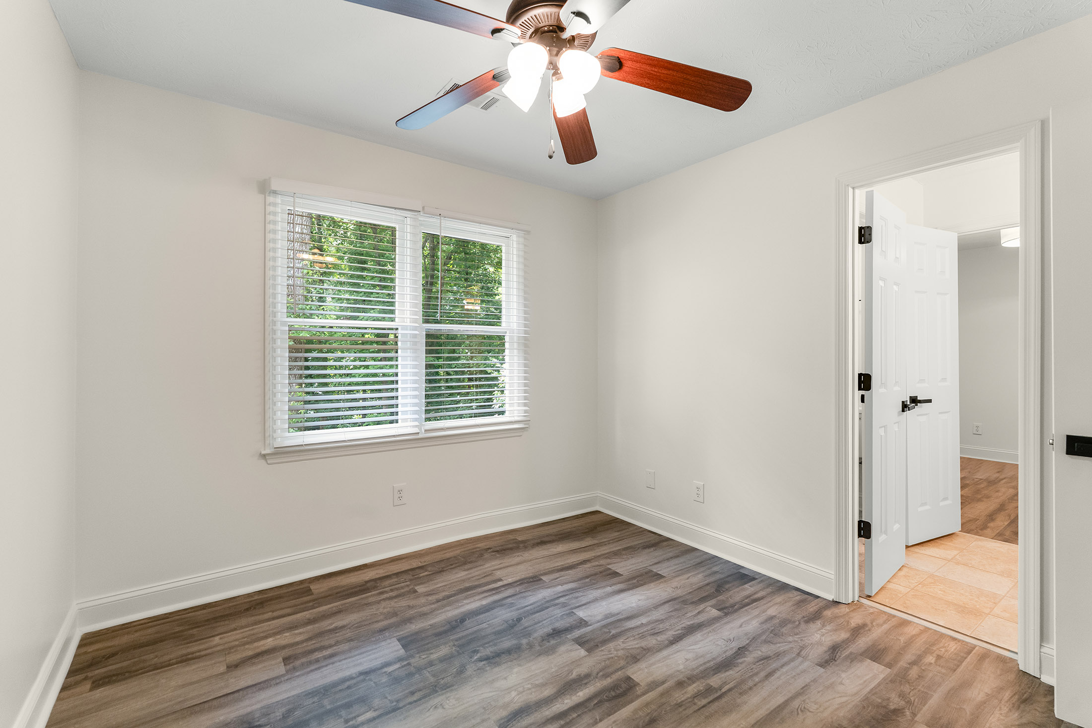  Exceptional Value in Mannings Ridge with Major Updates Throughout - 物件實景