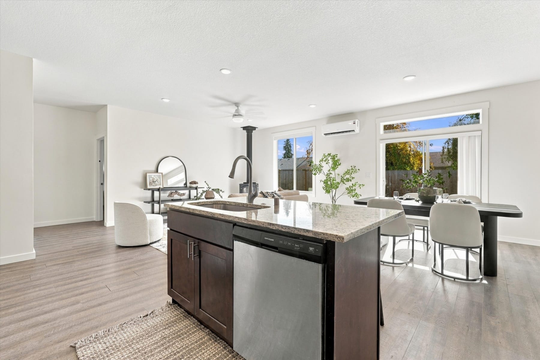  153 JOHN ST Kelso, WA 98626 - 物件實景
