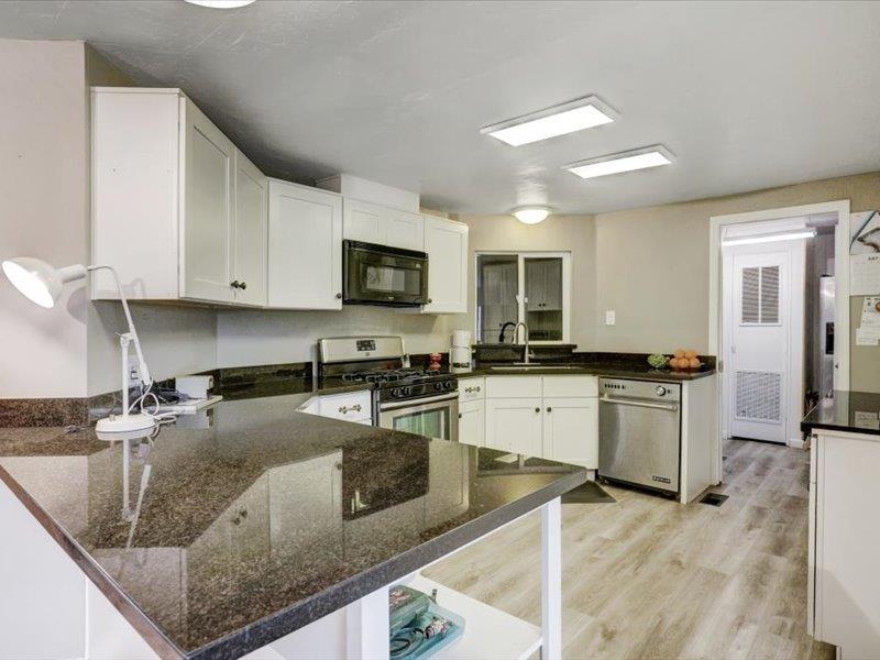 Grass Valley, California, 95949, United States, 3 Bedrooms Bedrooms, ,2 BathroomsBathrooms,Residential,For Sale,1982104