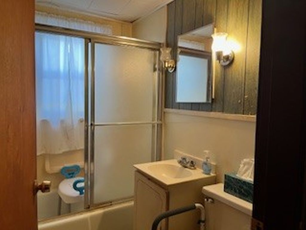 Portsmouth, New Hampshire, 03901, United States, 3 Bedrooms Bedrooms, ,1 BathroomBathrooms,Residential,For Sale,2005632