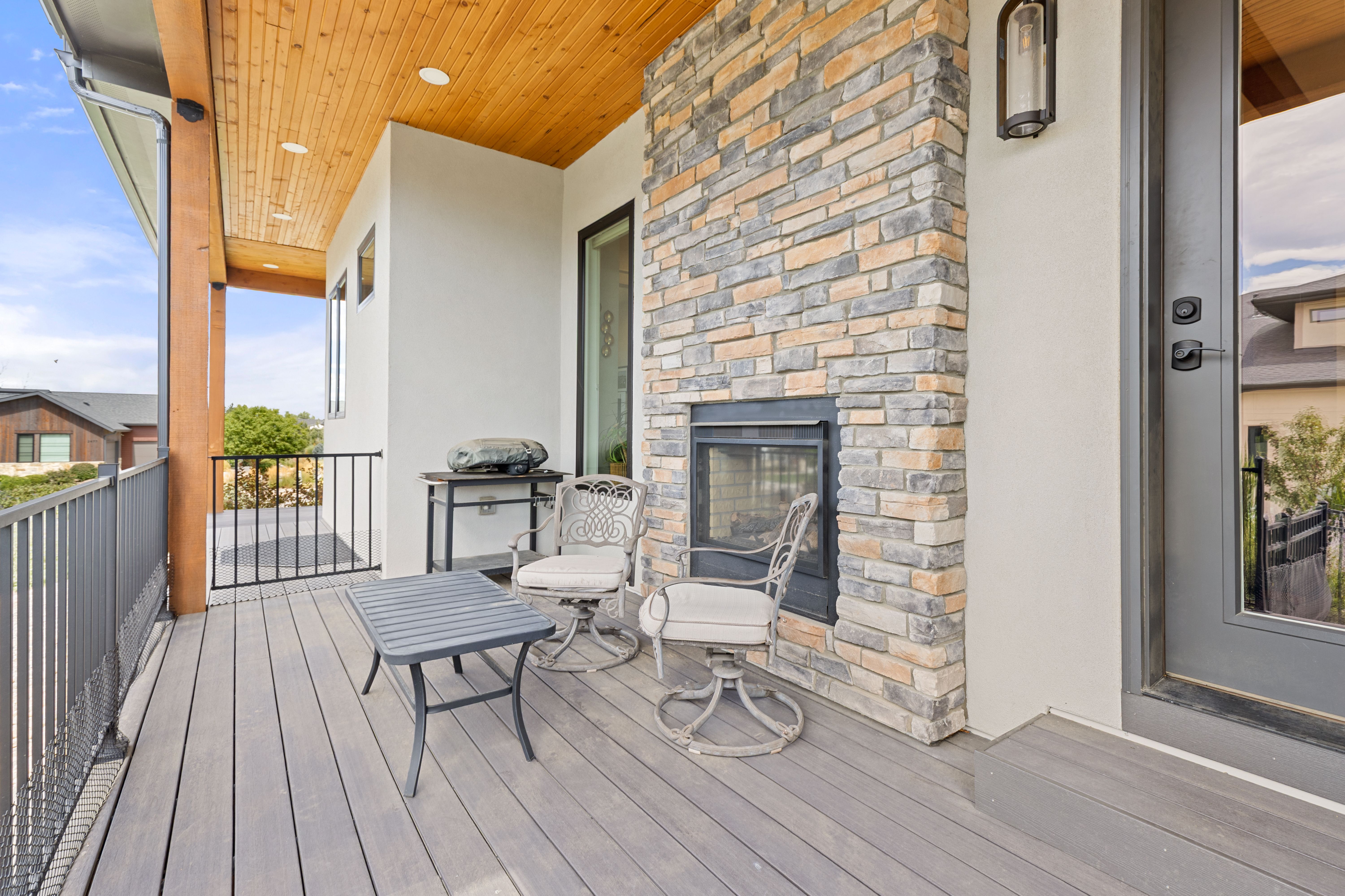  Amazing Opportunity For Multigenerational Living - 物件實景