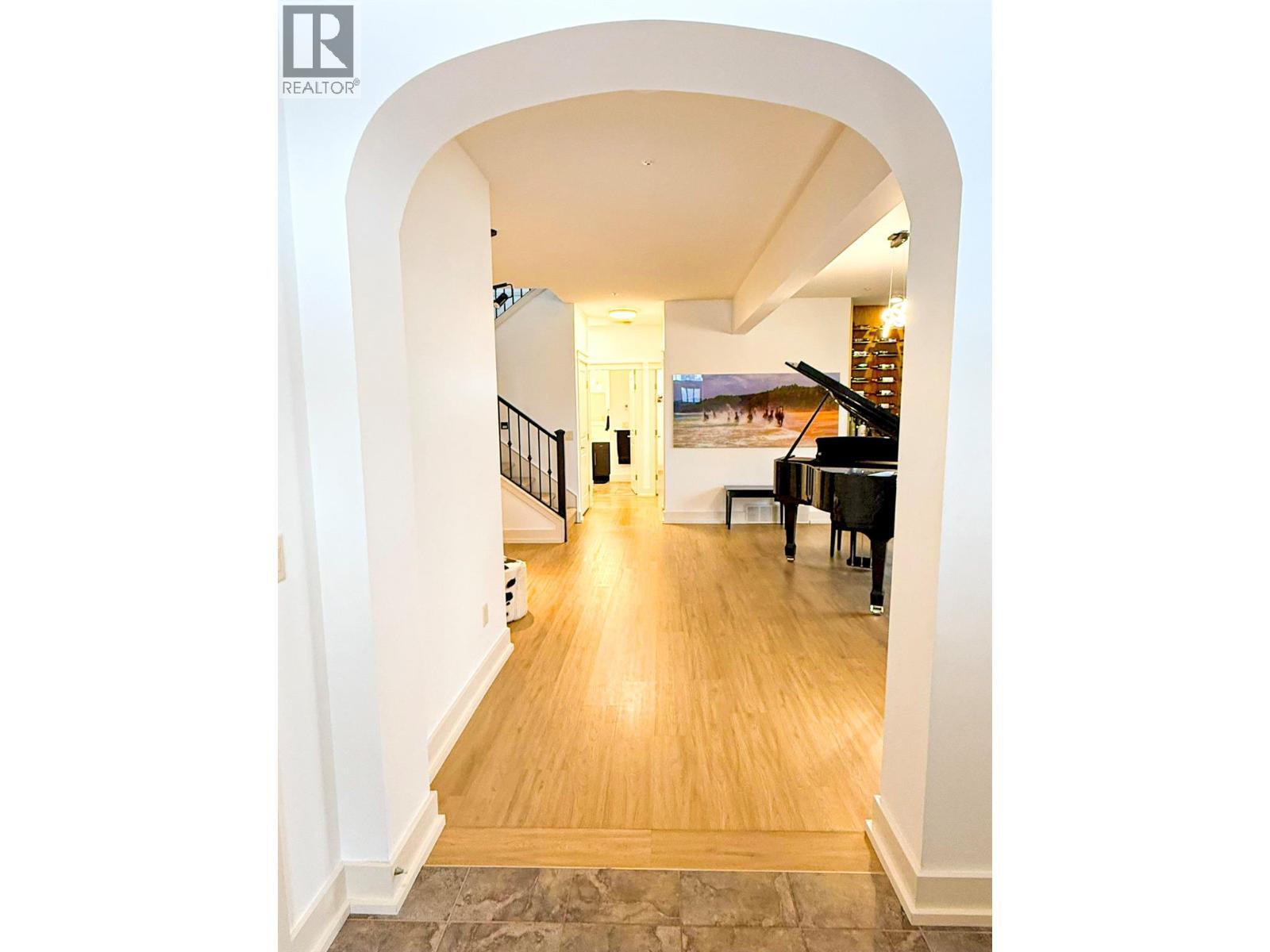 VERNON, British Columbia, V1H 1Y5, CA, 4 Bedrooms Bedrooms, ,2 BathroomsBathrooms,Residential,For Sale,1948063