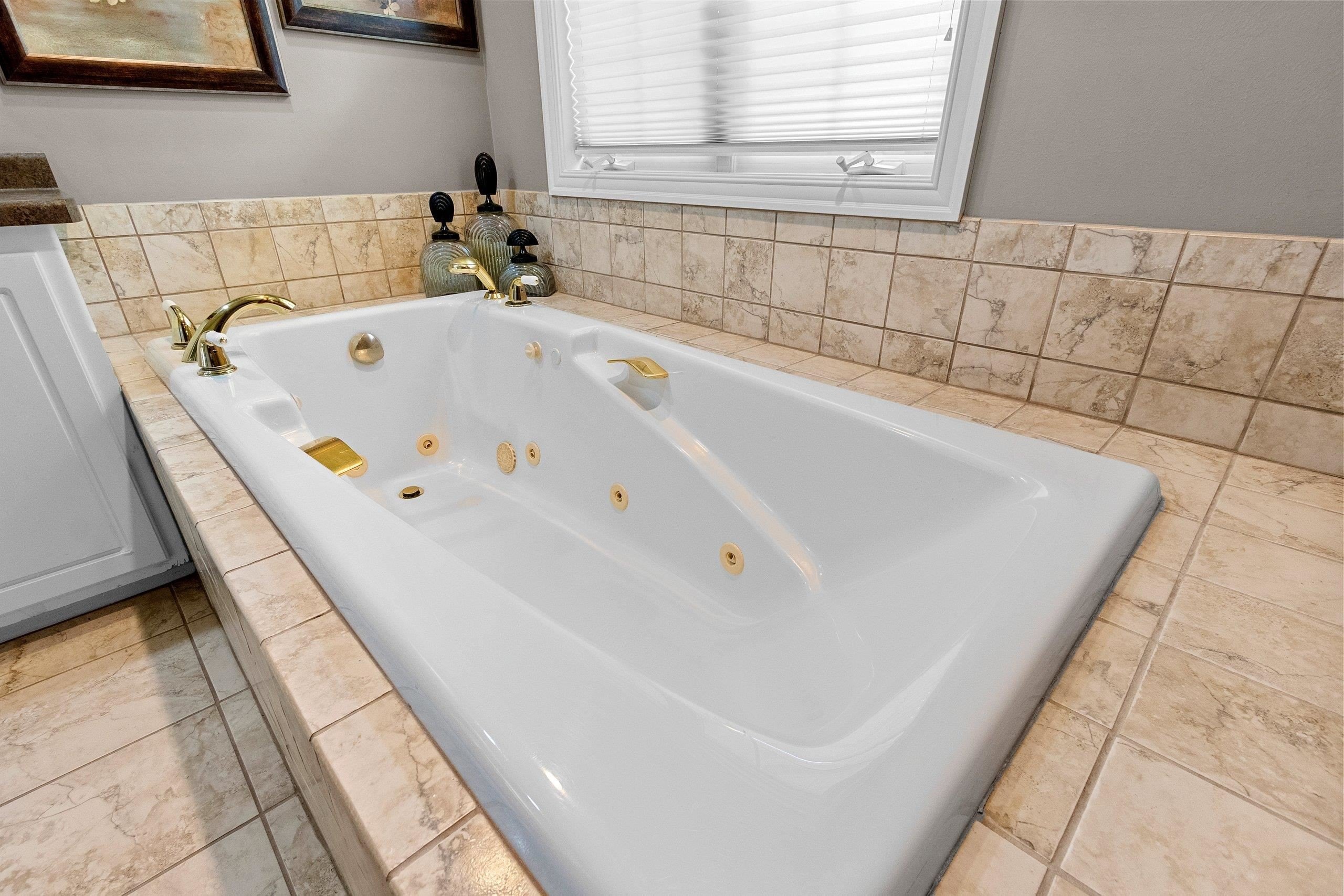 GREEN BAY, Wisconsin, 54302-5254, United States, 5 Bedrooms Bedrooms, ,4 BathroomsBathrooms,Residential,For Sale,1920394