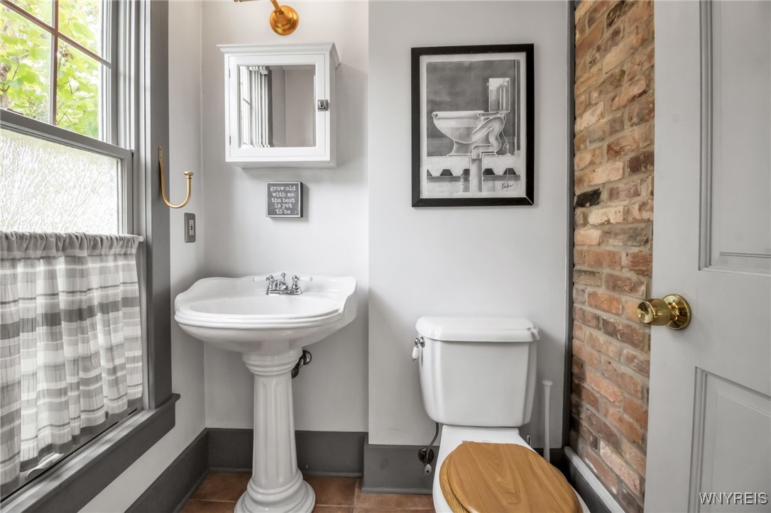 Aurora, New York, 14052, United States, 3 Bedrooms Bedrooms, ,3 BathroomsBathrooms,Residential,For Sale,1865001