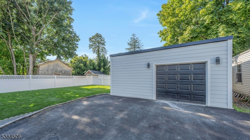 Montclair Twp., New Jersey, 07042, United States, 6 Bedrooms Bedrooms, ,5 BathroomsBathrooms,Residential,For Sale,1947111