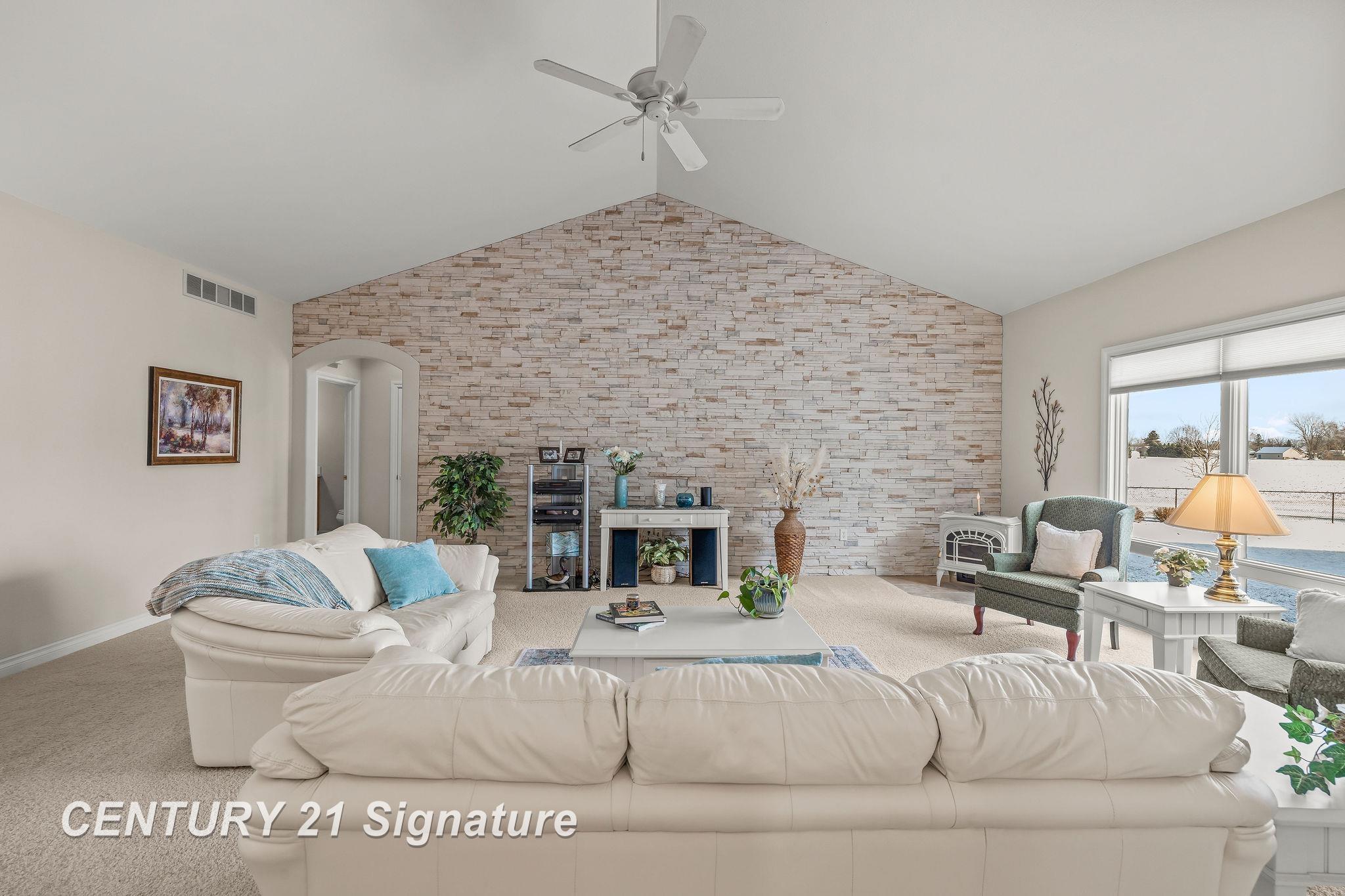 Freeland, Michigan, 48623, United States, 5 Bedrooms Bedrooms, ,4 BathroomsBathrooms,Residential,For Sale,1973671