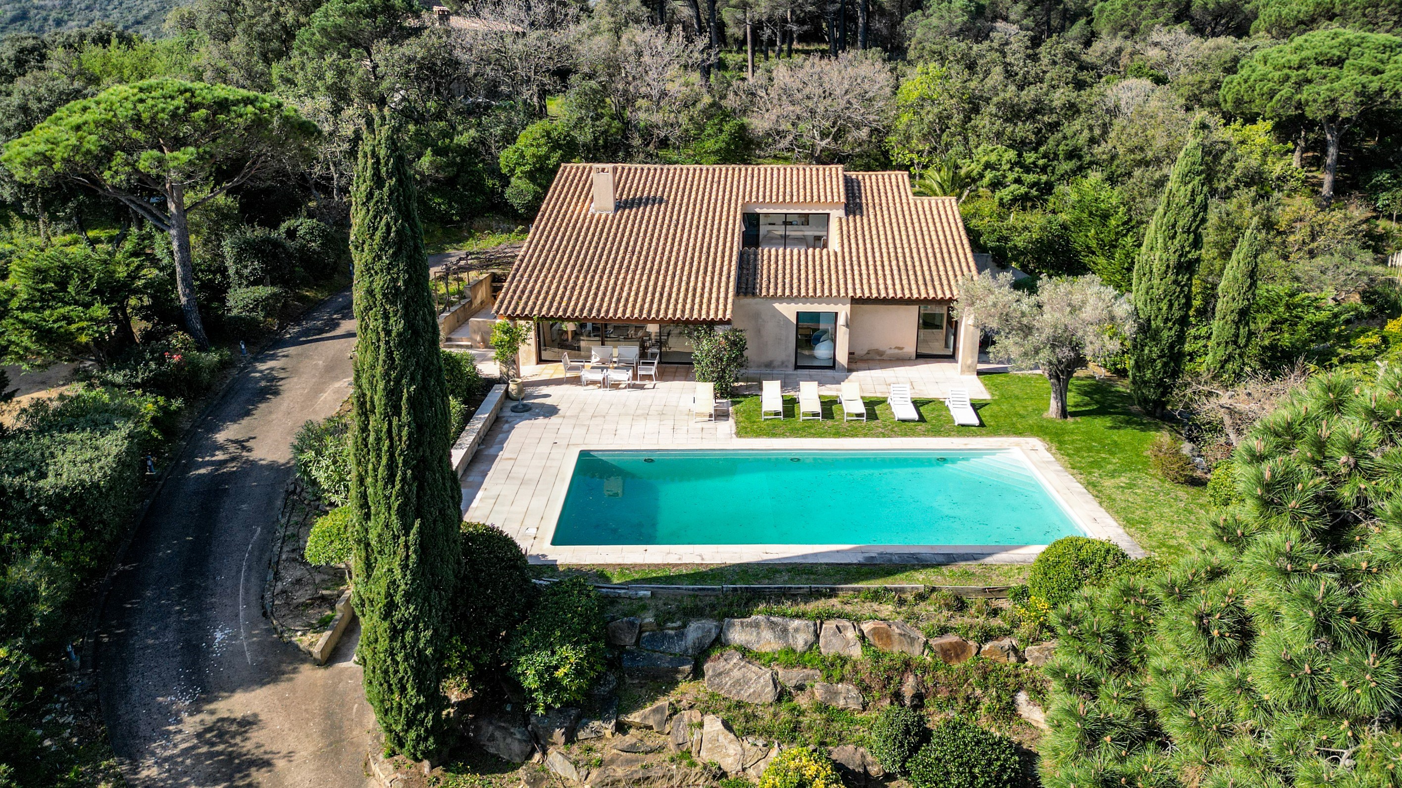  Charming sea view villa for sale in Ramatuelle within walking distance of the b… - 物件實景