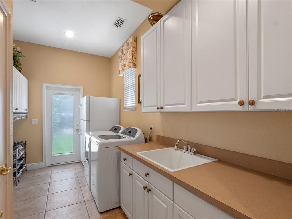 Orlando, Florida, 32836, United States, 4 Bedrooms Bedrooms, ,4 BathroomsBathrooms,Residential,For Sale,1901354