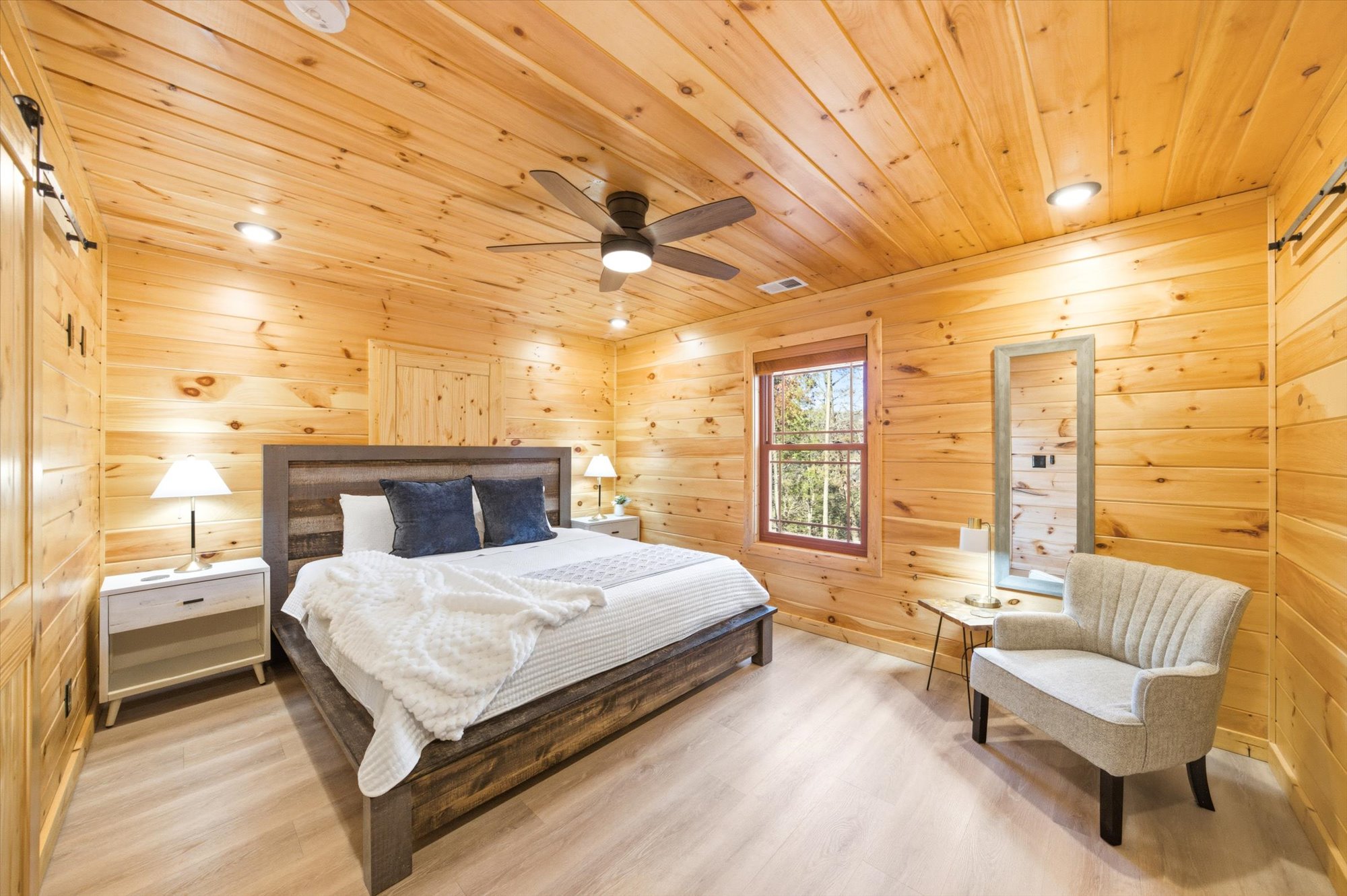 Sevierville, Tennessee, 37862, United States, 2 Bedrooms Bedrooms, ,2 BathroomsBathrooms,Residential,For Sale,1992770