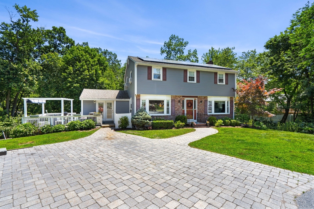 Lowell, Massachusetts, 01852, United States, 5 Bedrooms Bedrooms, ,4 BathroomsBathrooms,Residential,For Sale,1874290