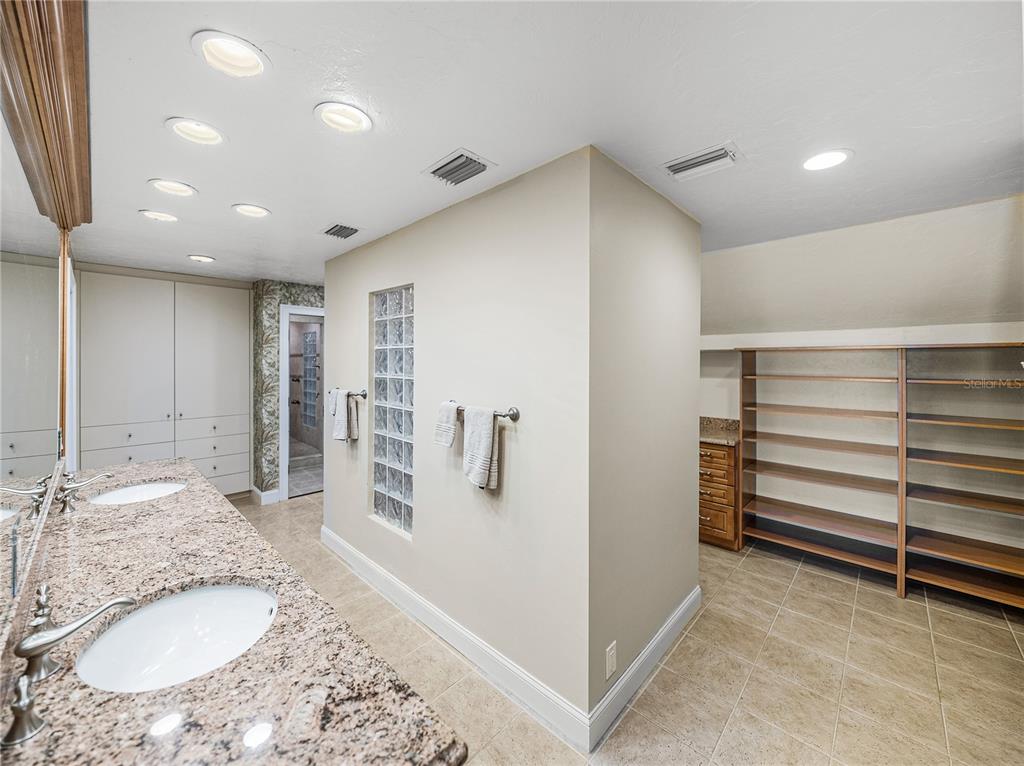 Winter Haven, Florida, 33884, United States, 3 Bedrooms Bedrooms, ,4 BathroomsBathrooms,Residential,For Sale,1895737