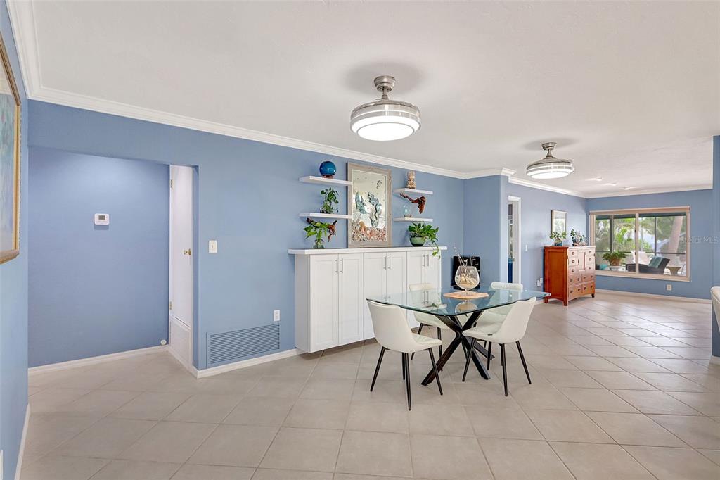 Bradenton, Florida, 34210, United States, 3 Bedrooms Bedrooms, ,3 BathroomsBathrooms,Residential,For Sale,1895487
