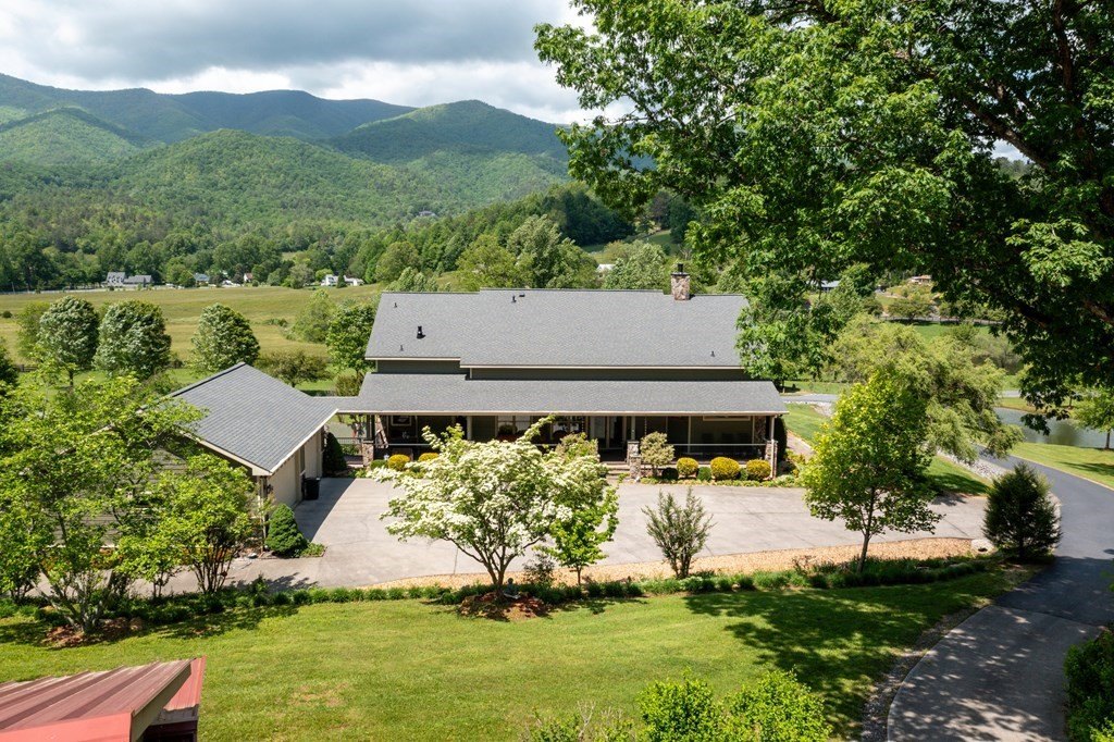 Hayesville, North Carolina, 28904, United States, 4 Bedrooms Bedrooms, ,4 BathroomsBathrooms,Residential,For Sale,1879650