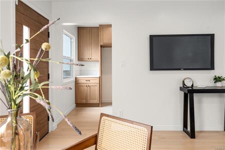 Los Angeles, California, 90066, United States, 2 Bedrooms Bedrooms, ,2 BathroomsBathrooms,Residential,For Sale,1851484