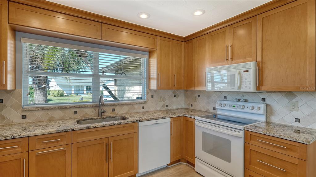 Bradenton, Florida, 34210, United States, 3 Bedrooms Bedrooms, ,2 BathroomsBathrooms,Residential,For Sale,1957049