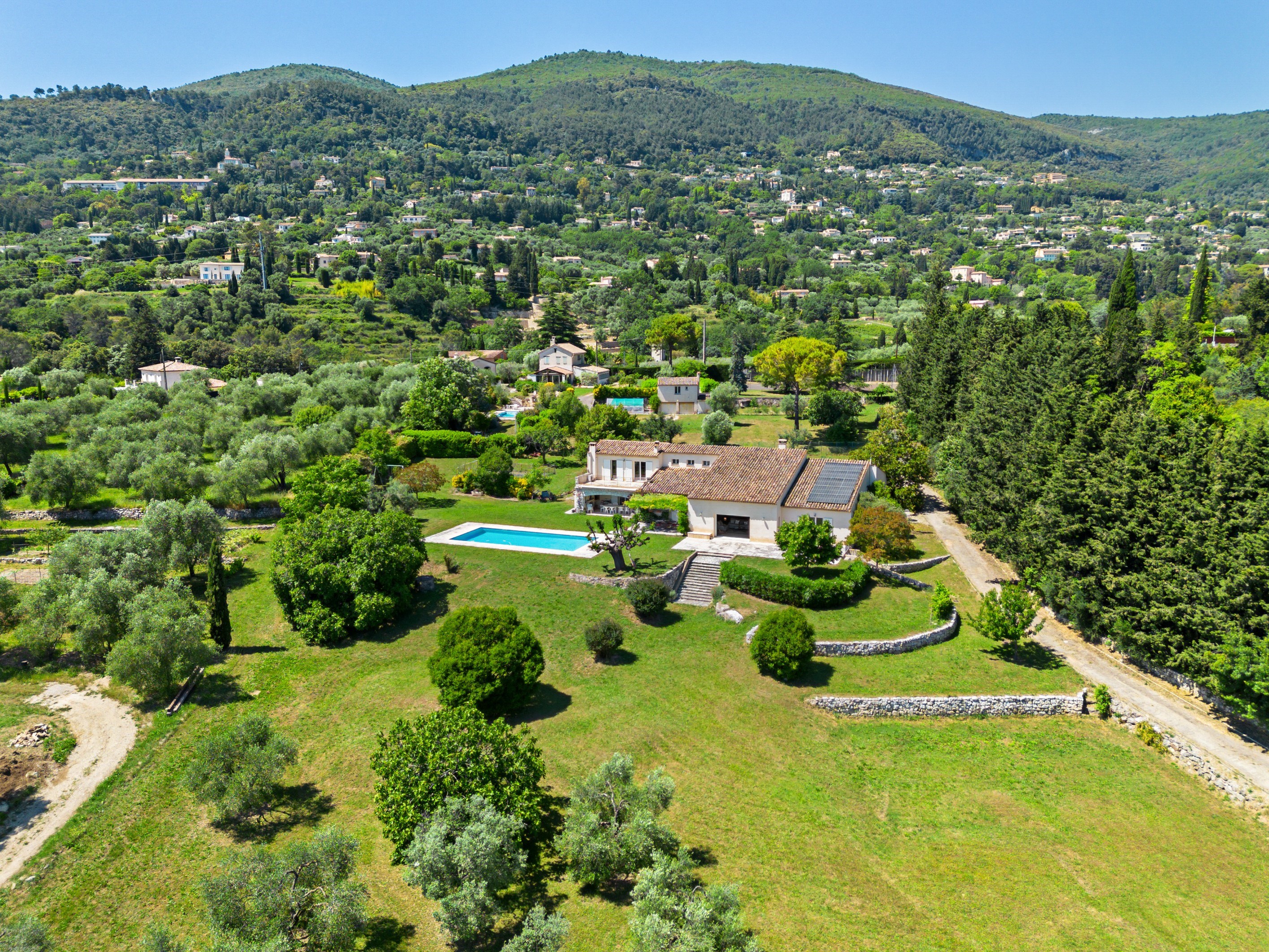  Grasse Saint-Mathieu, private villa with pool, 6 bedrooms and independent apart… - 物件實景