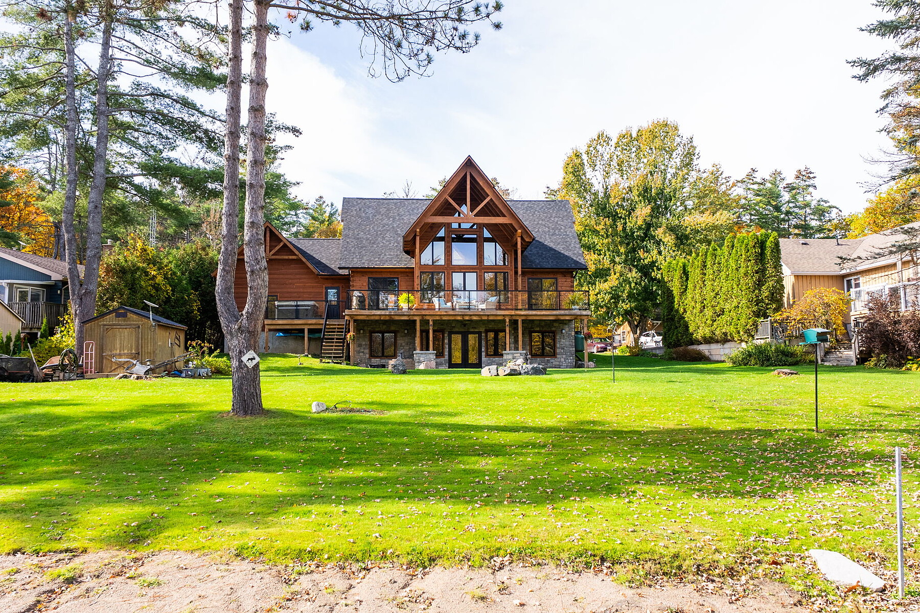  Inviting Waterfront Log Home - 物件實景