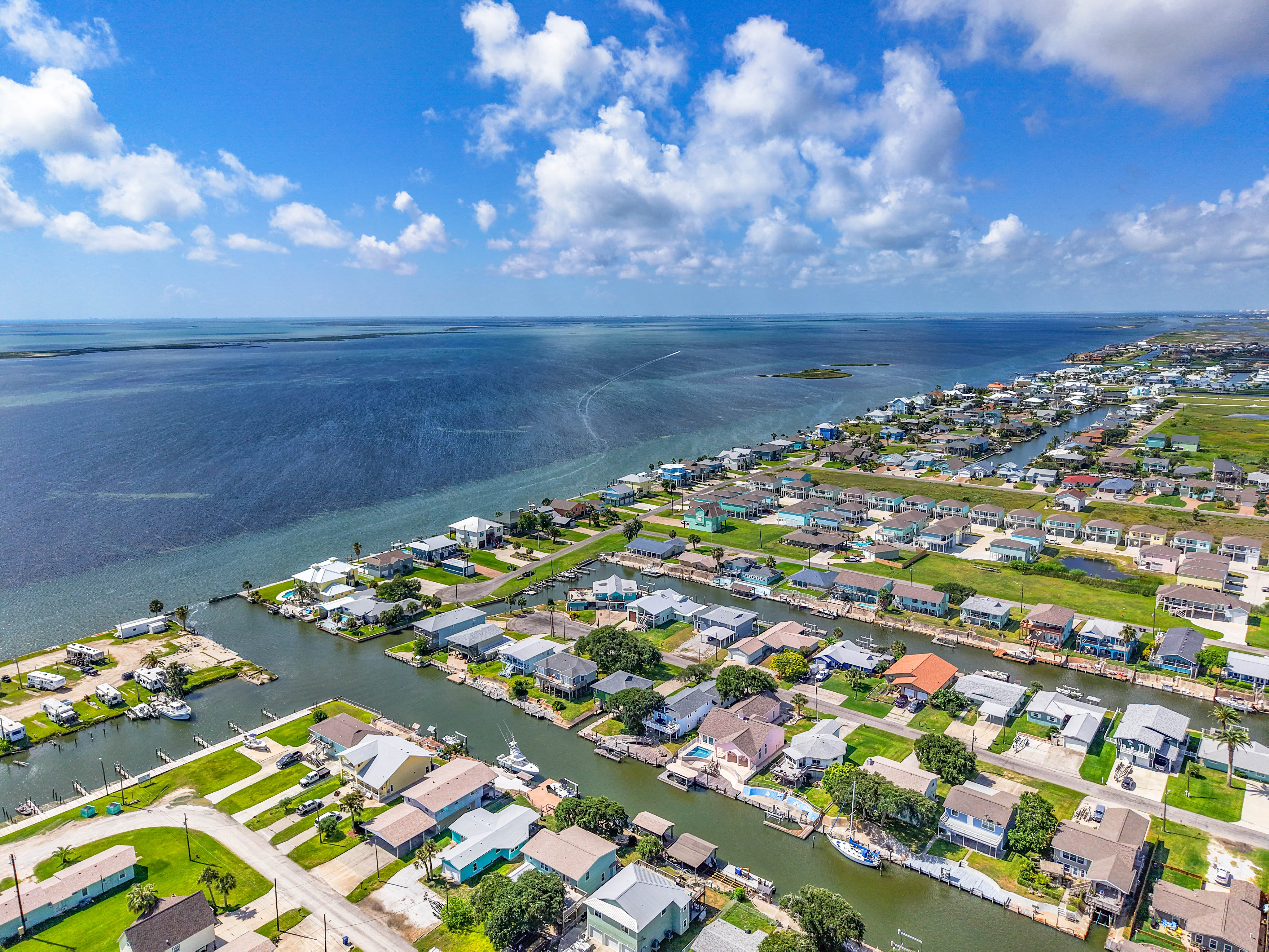  Waterfront Retreat with Heated Pool and Boat Lift - 物件實景