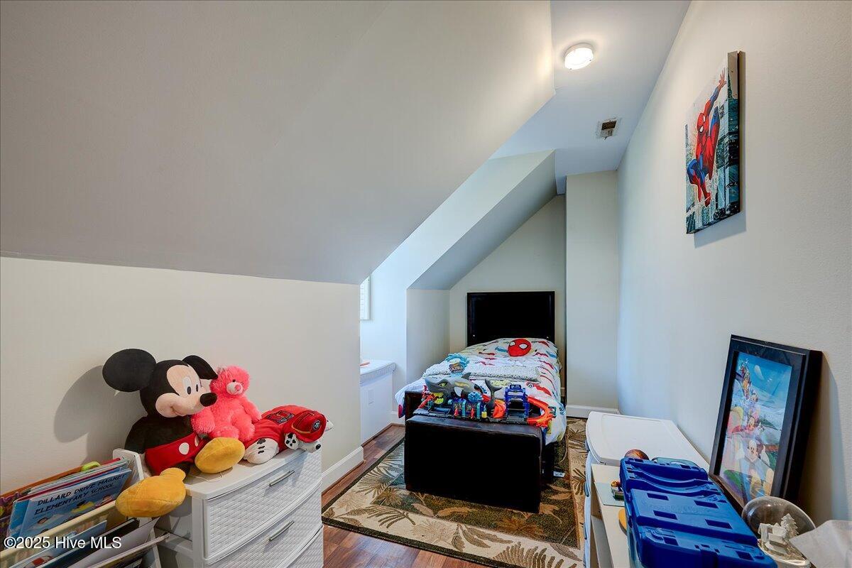 Trent Woods, North Carolina, 28562, United States, 4 Bedrooms Bedrooms, ,3 BathroomsBathrooms,Residential,For Sale,1997785