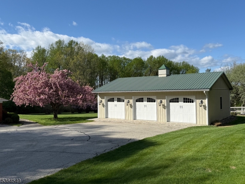 Franklin Twp., New Jersey, 08867, United States, 3 Bedrooms Bedrooms, ,2 BathroomsBathrooms,Residential,For Sale,1926340