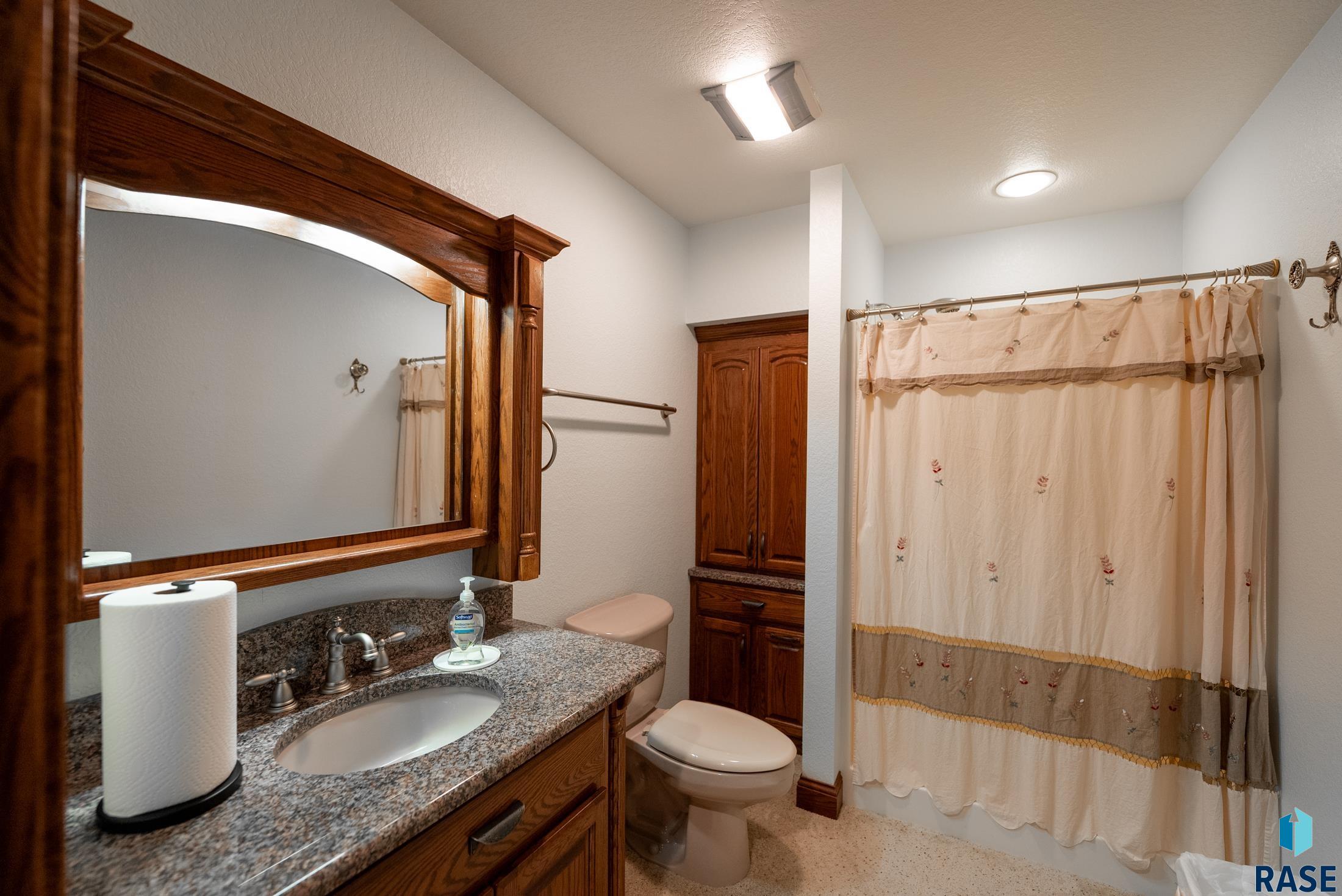 Yankton, South Dakota, 57078, United States, 6 Bedrooms Bedrooms, ,4 BathroomsBathrooms,Residential,For Sale,1975294