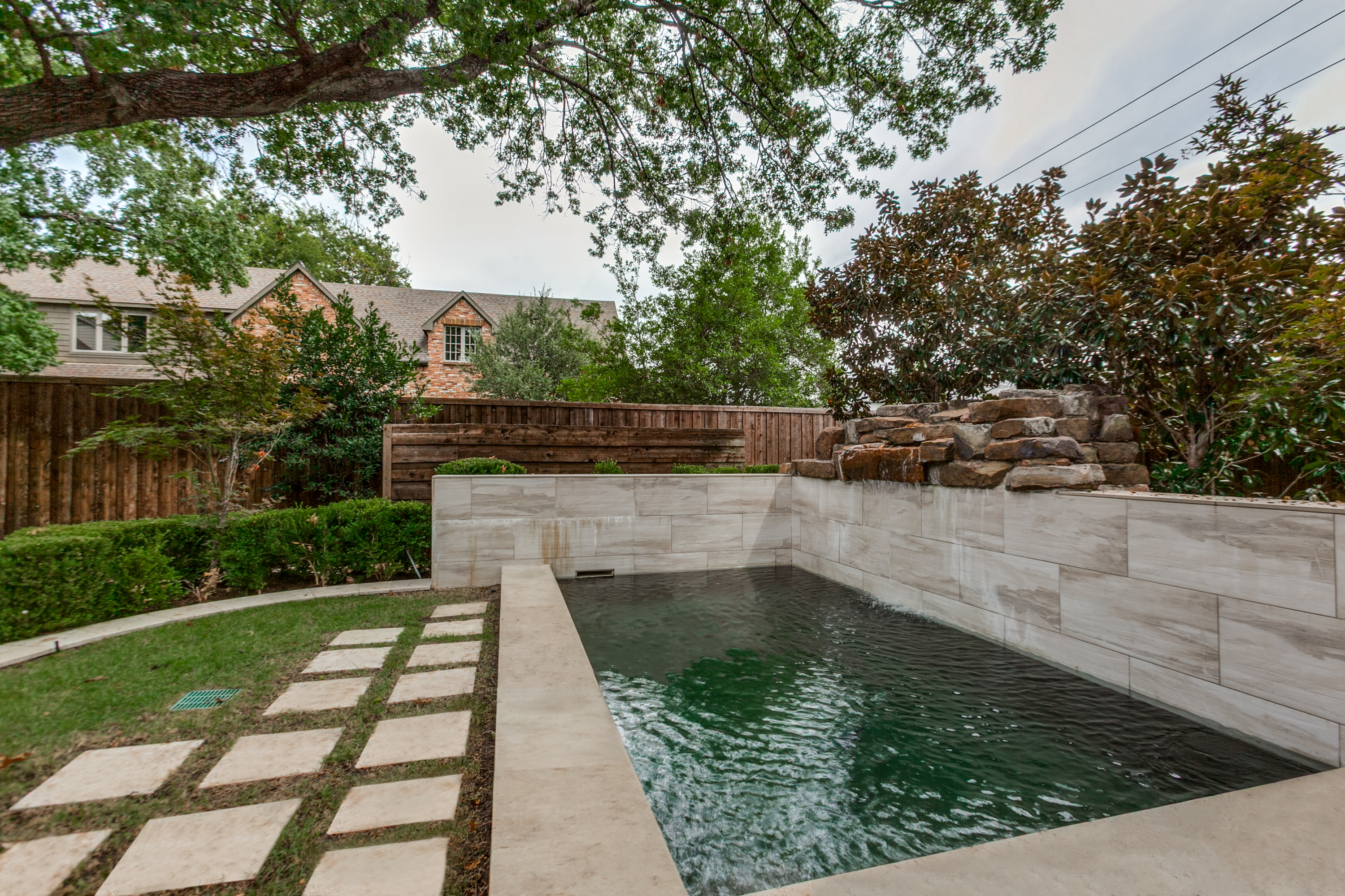  Preston Hollow 5-Bedroom Home with Pool, 2 Offices, and First-Floor Primary - 物件實景