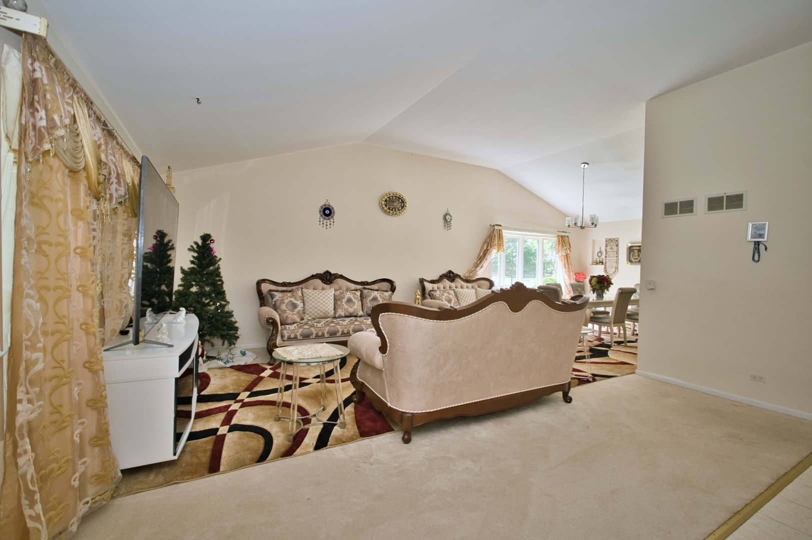 Skokie, Illinois, 60076, United States, 4 Bedrooms Bedrooms, ,3 BathroomsBathrooms,Residential,For Sale,2010022