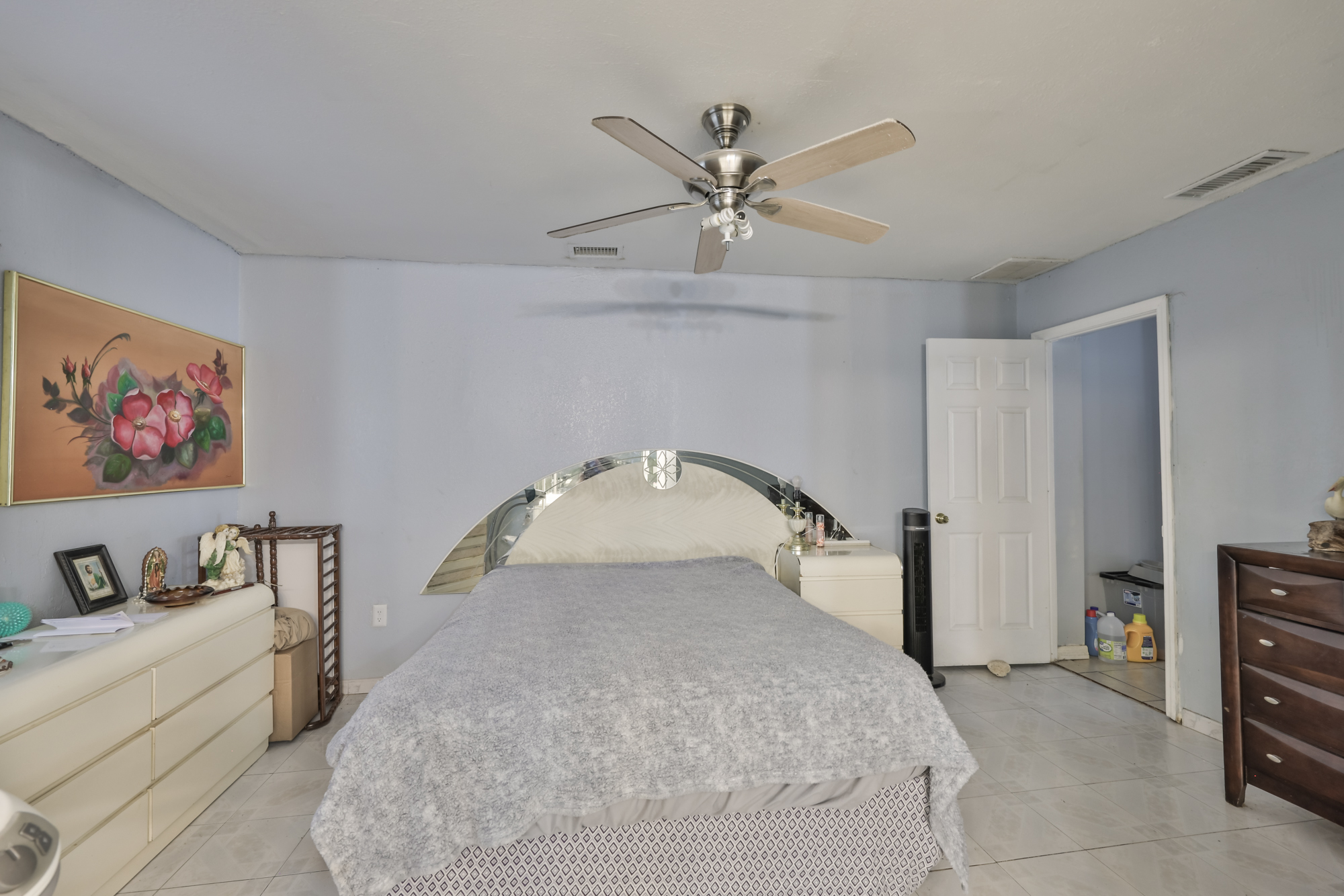 Tampa, Florida, 33603, United States, 3 Bedrooms Bedrooms, ,2 BathroomsBathrooms,Residential,For Sale,1995425