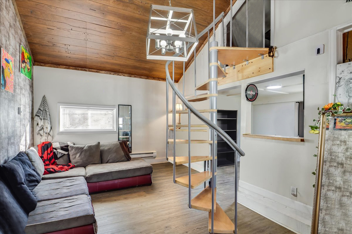 Cheyenne, Wyoming, 82001, United States, 4 Bedrooms Bedrooms, ,4 BathroomsBathrooms,Residential,For Sale,1978140