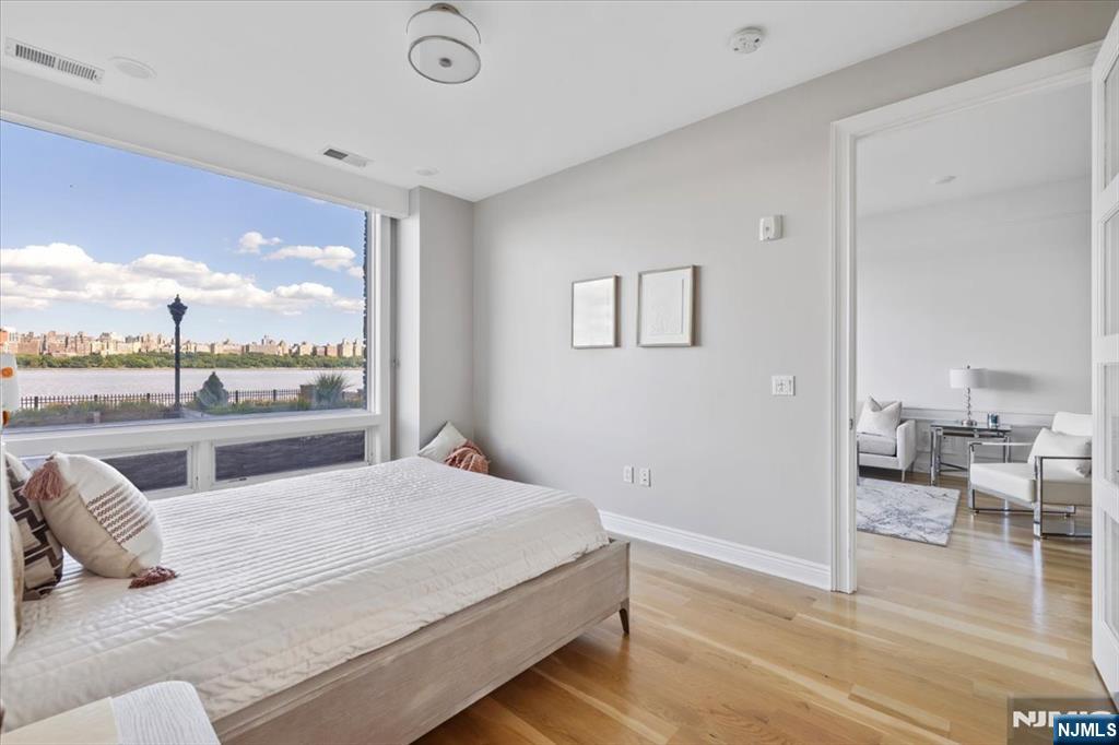 Edgewater, New Jersey, 07020, United States, 2 Bedrooms Bedrooms, ,2 BathroomsBathrooms,Residential,For Sale,1849063
