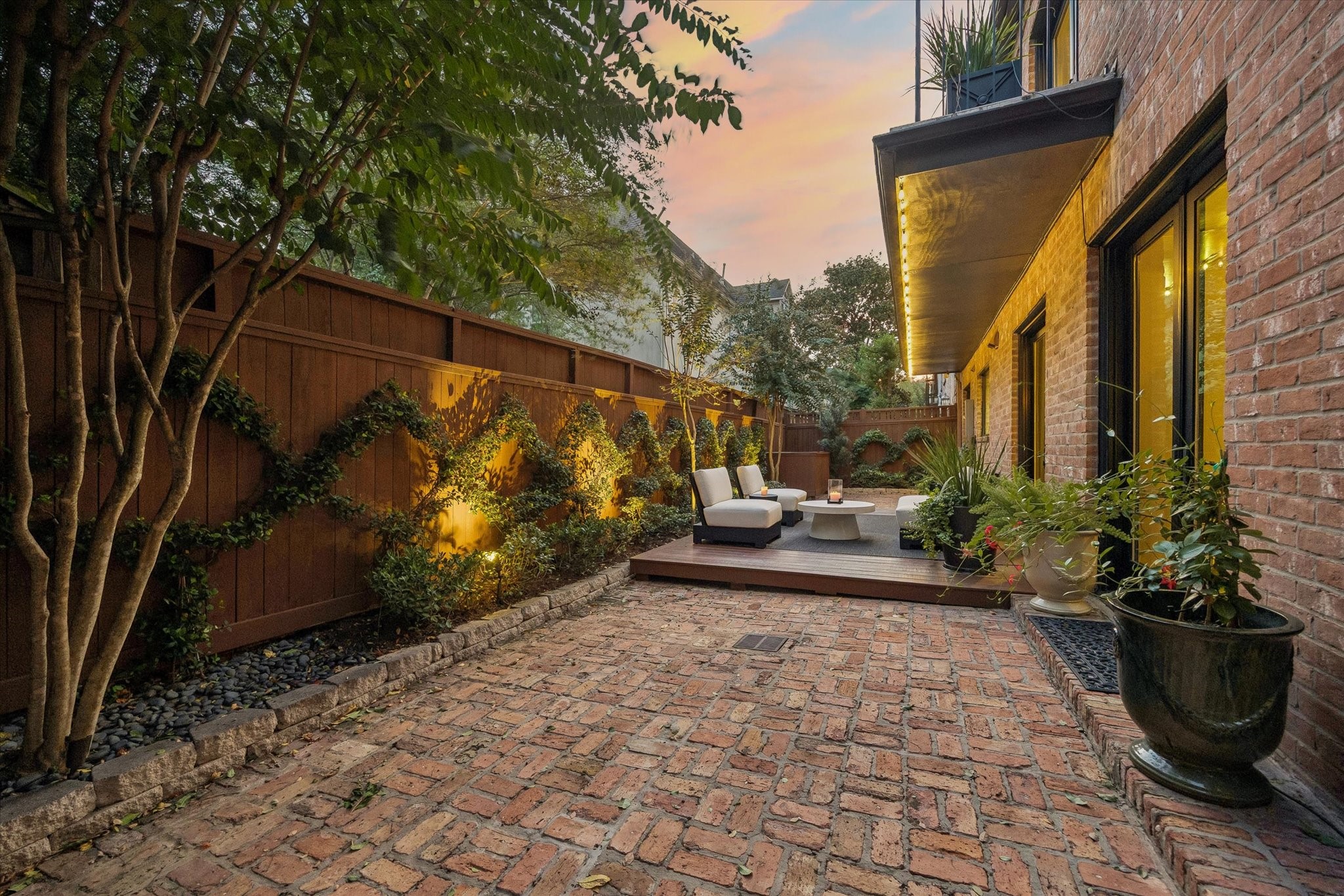  991 S Post Oak Lane - 物件實景