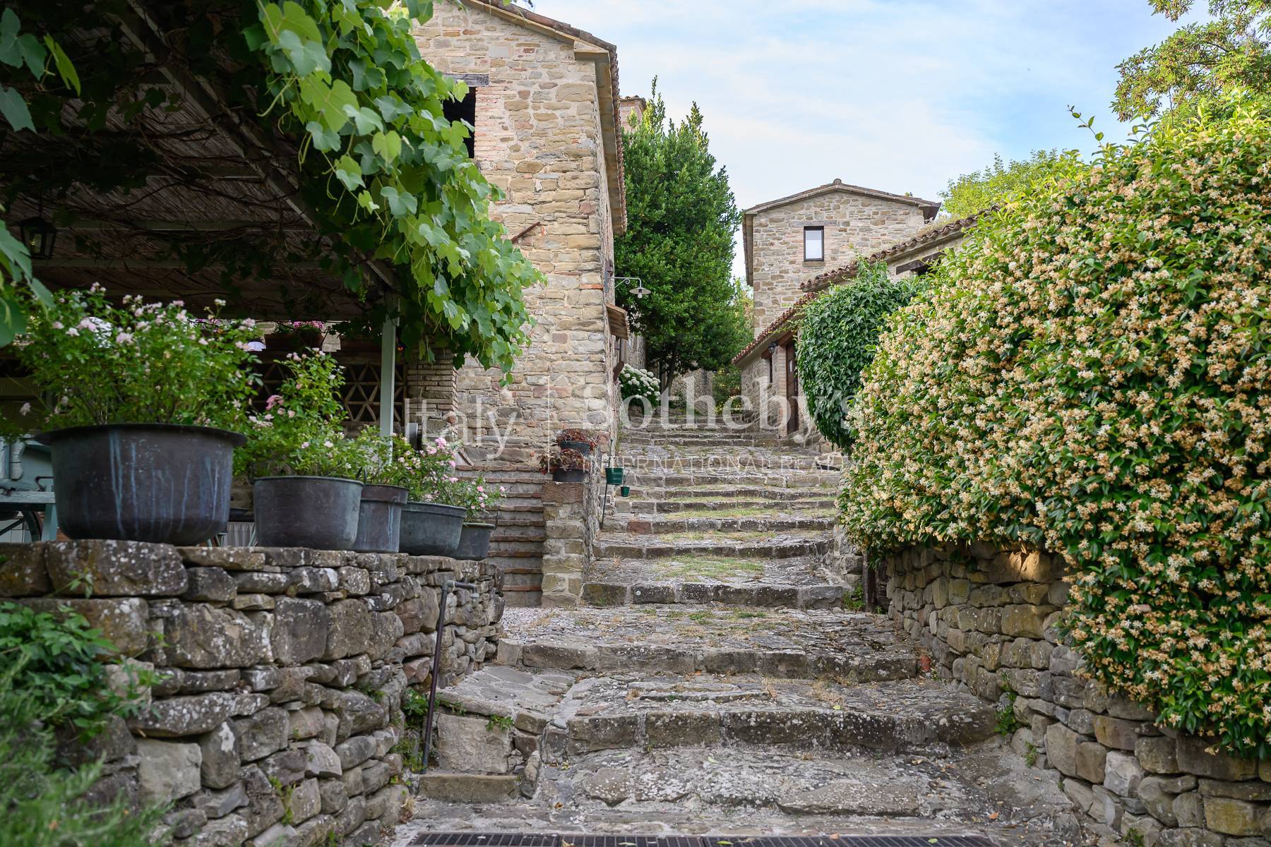  Unique Medieval Hamlet reimagined as a Luxury Retreat - 物件實景
