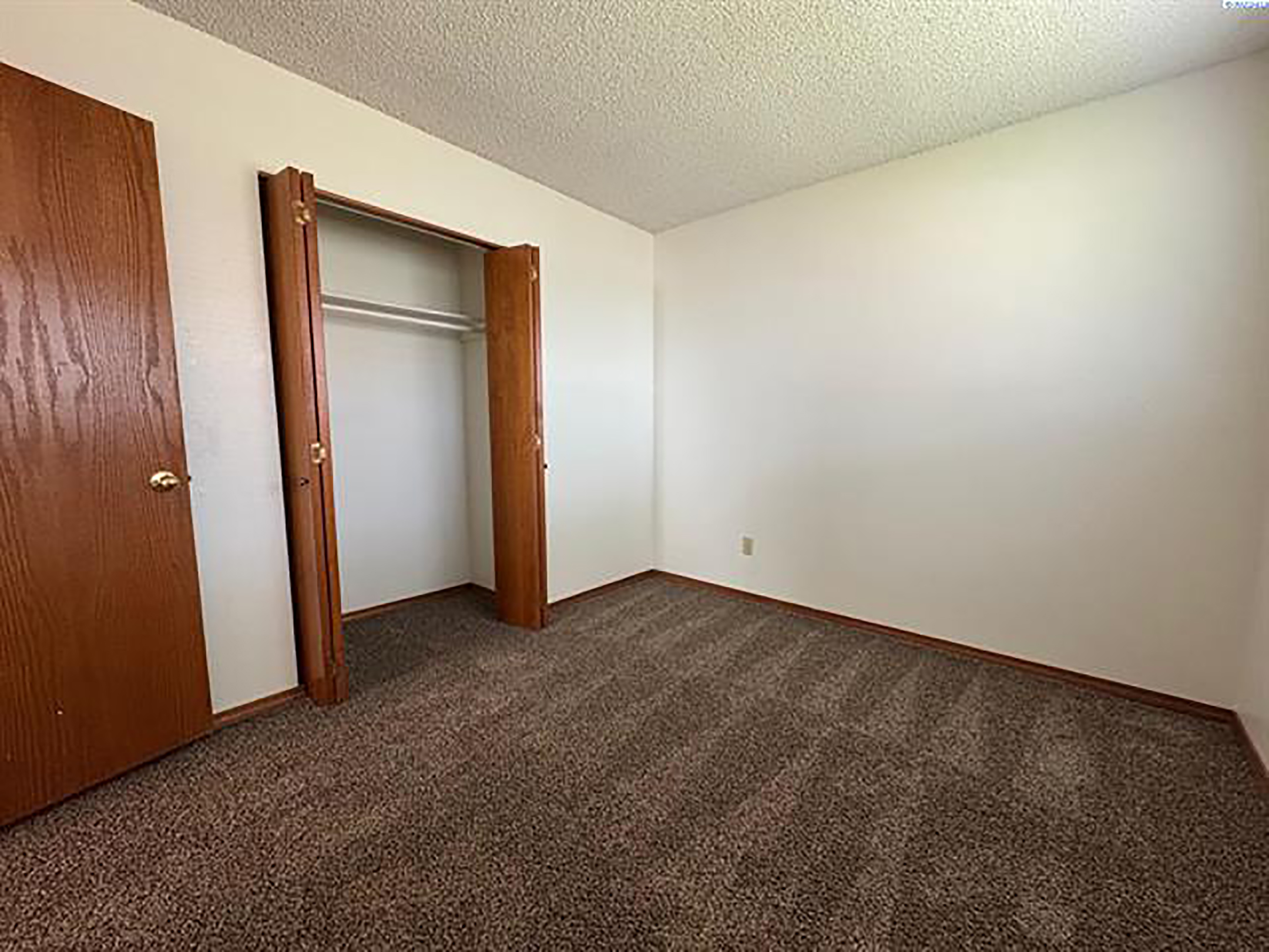  New Paint And New Flooring - 物件實景