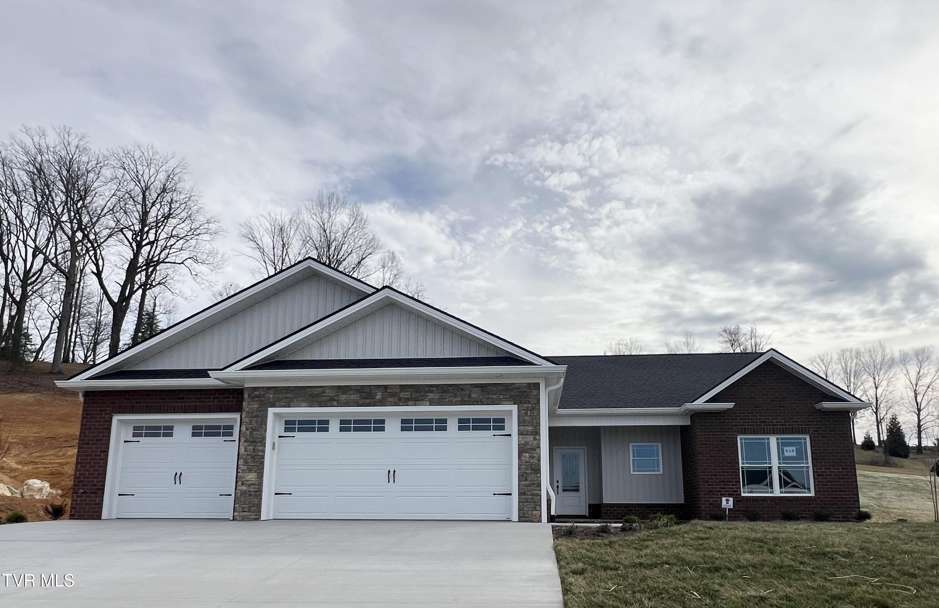 Jonesborough, Tennessee, 37659, United States, 3 Bedrooms Bedrooms, ,2 BathroomsBathrooms,Residential,For Sale,2008840