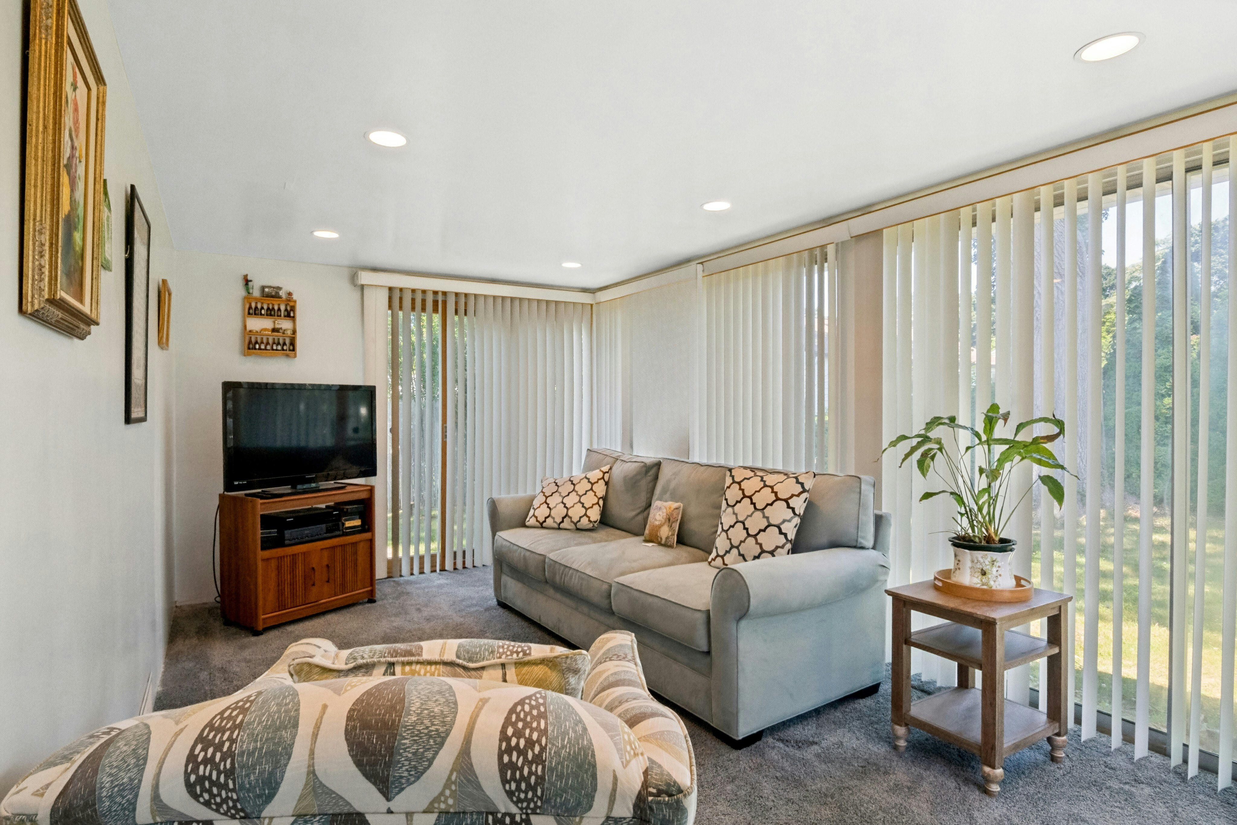  Charming three-bedroom, two bath ranch feels like home the moment you walk in - 物件實景